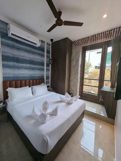Palm Breeze - Colaba Mumbai