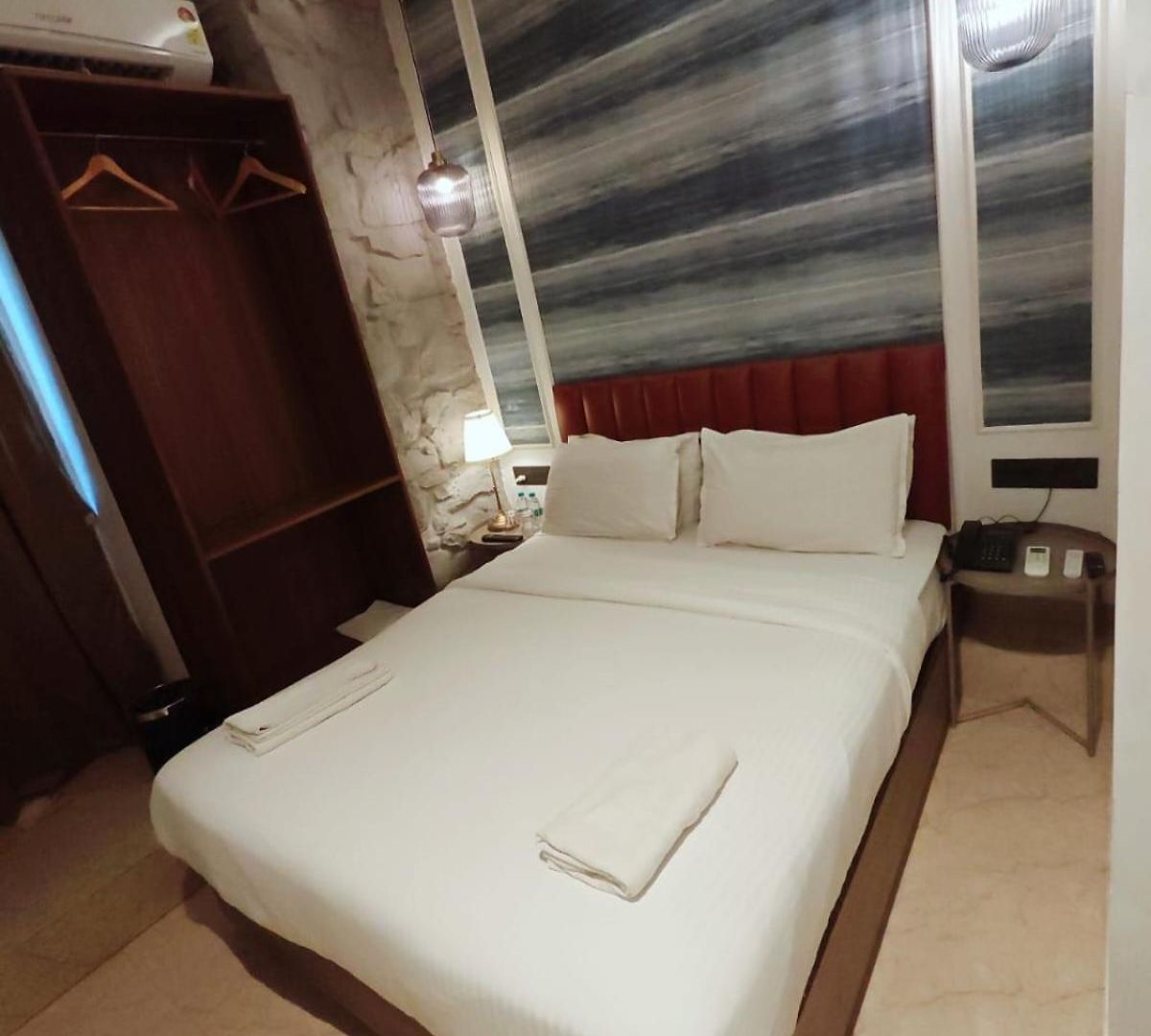 Hotel Palm Breeze - Colaba