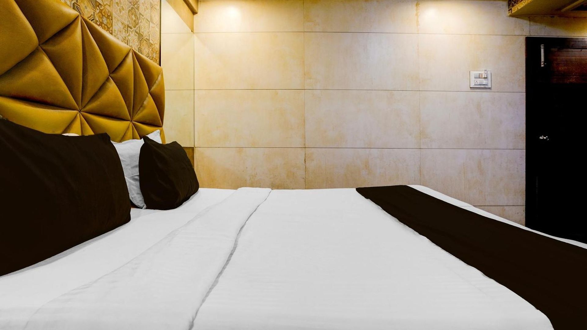 Hotel O Diana Palace & Boarding Mumbai