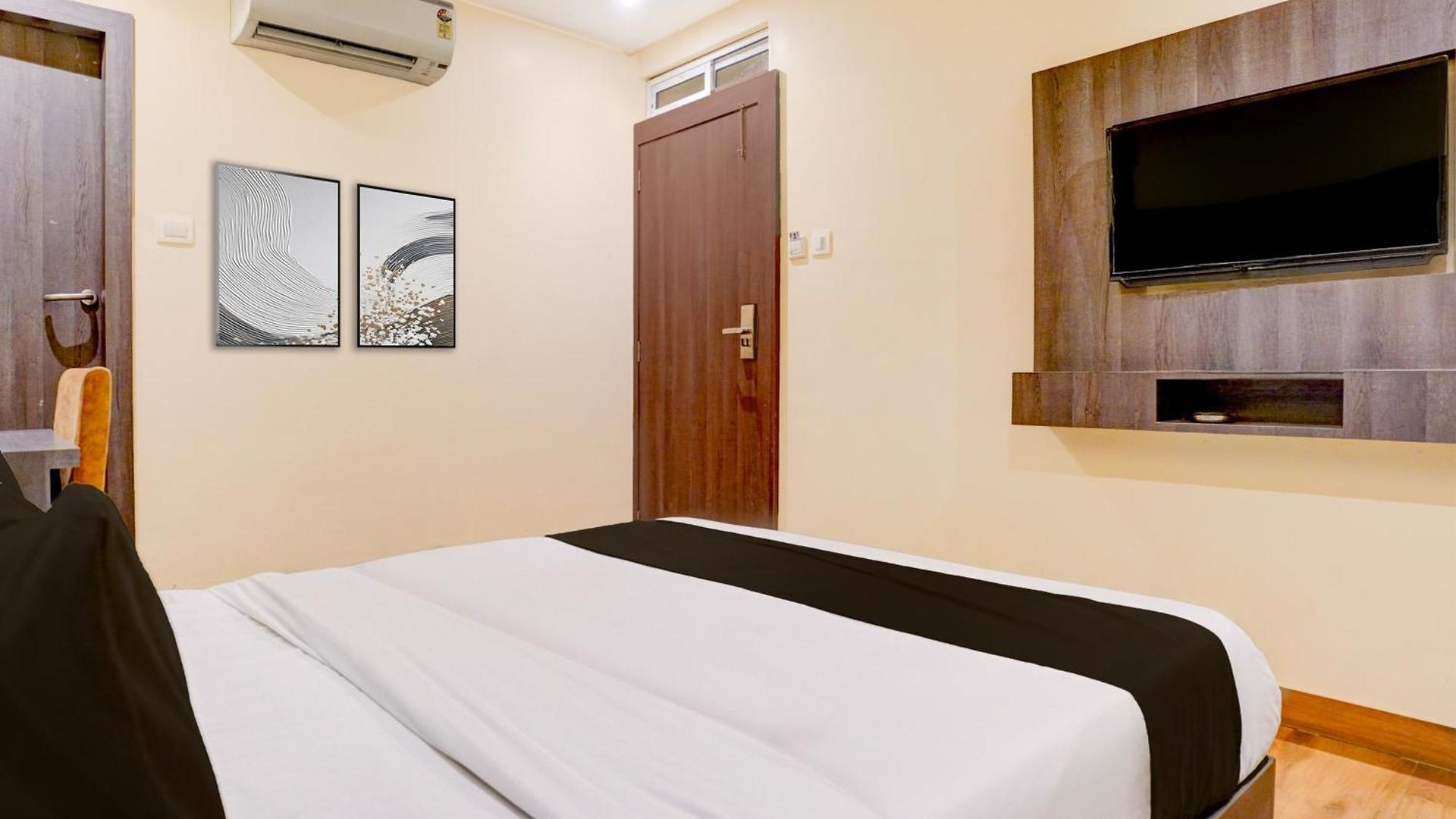 Hotel Townhouse Lbs Road Bkc Formerly Royal Palace 4*