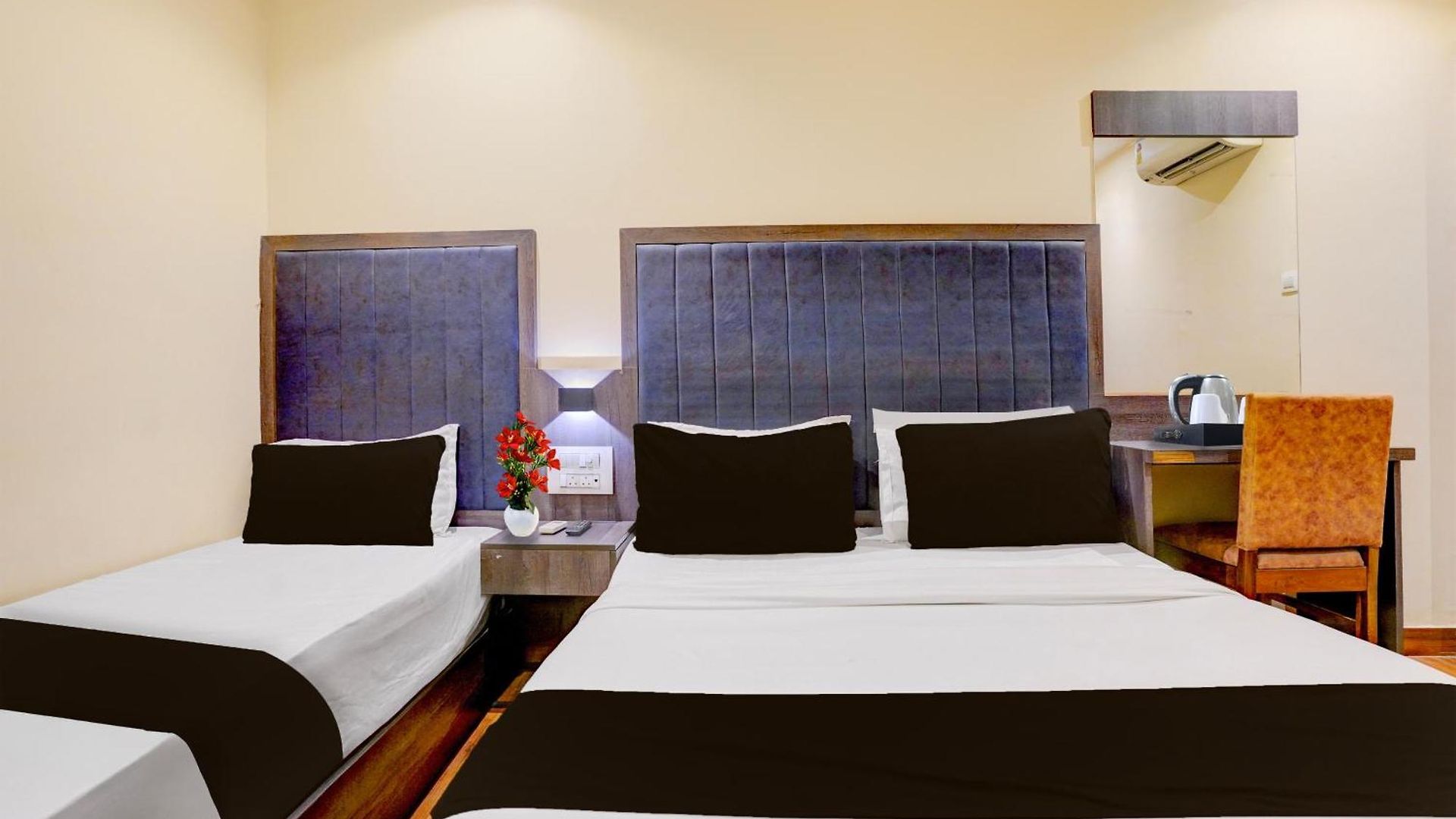 Townhouse Lbs Road Bkc Formerly Royal Palace 4* Mumbai