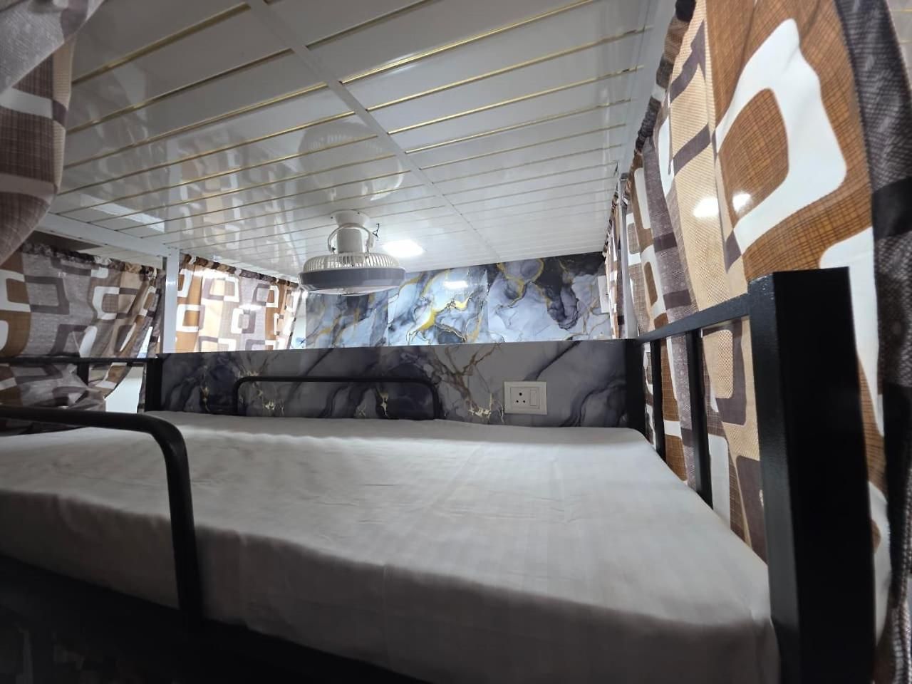Hostel Nithyanand Male Cabinstay