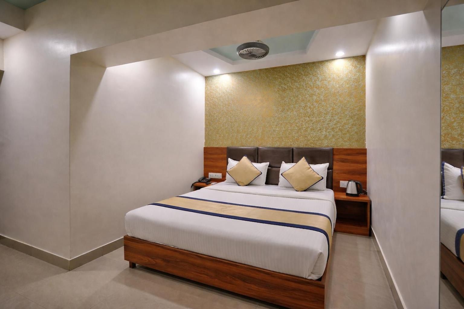 Hotel Glitz Saineel - Juhu Mumbai