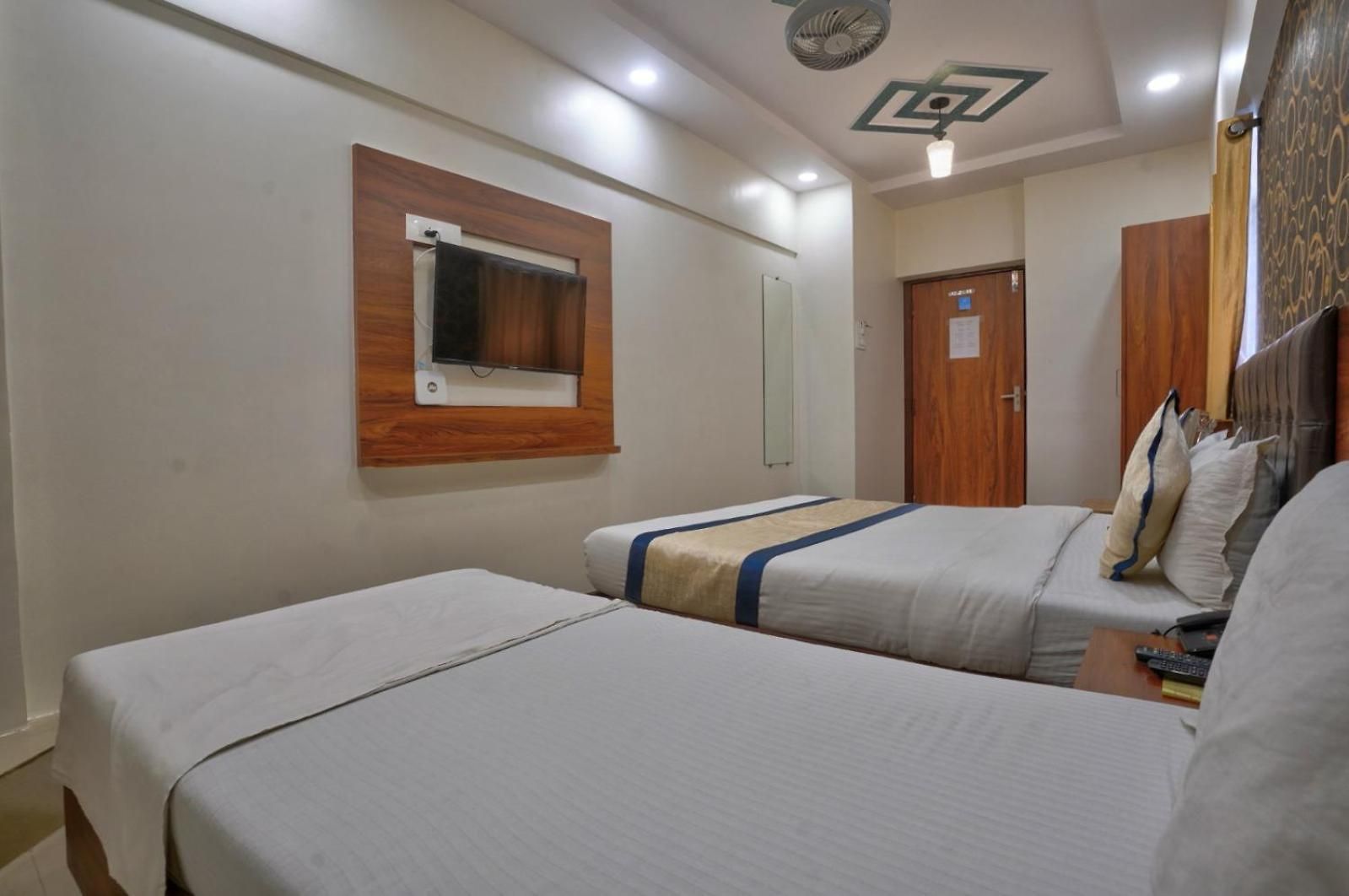 Glitz Saineel - Juhu