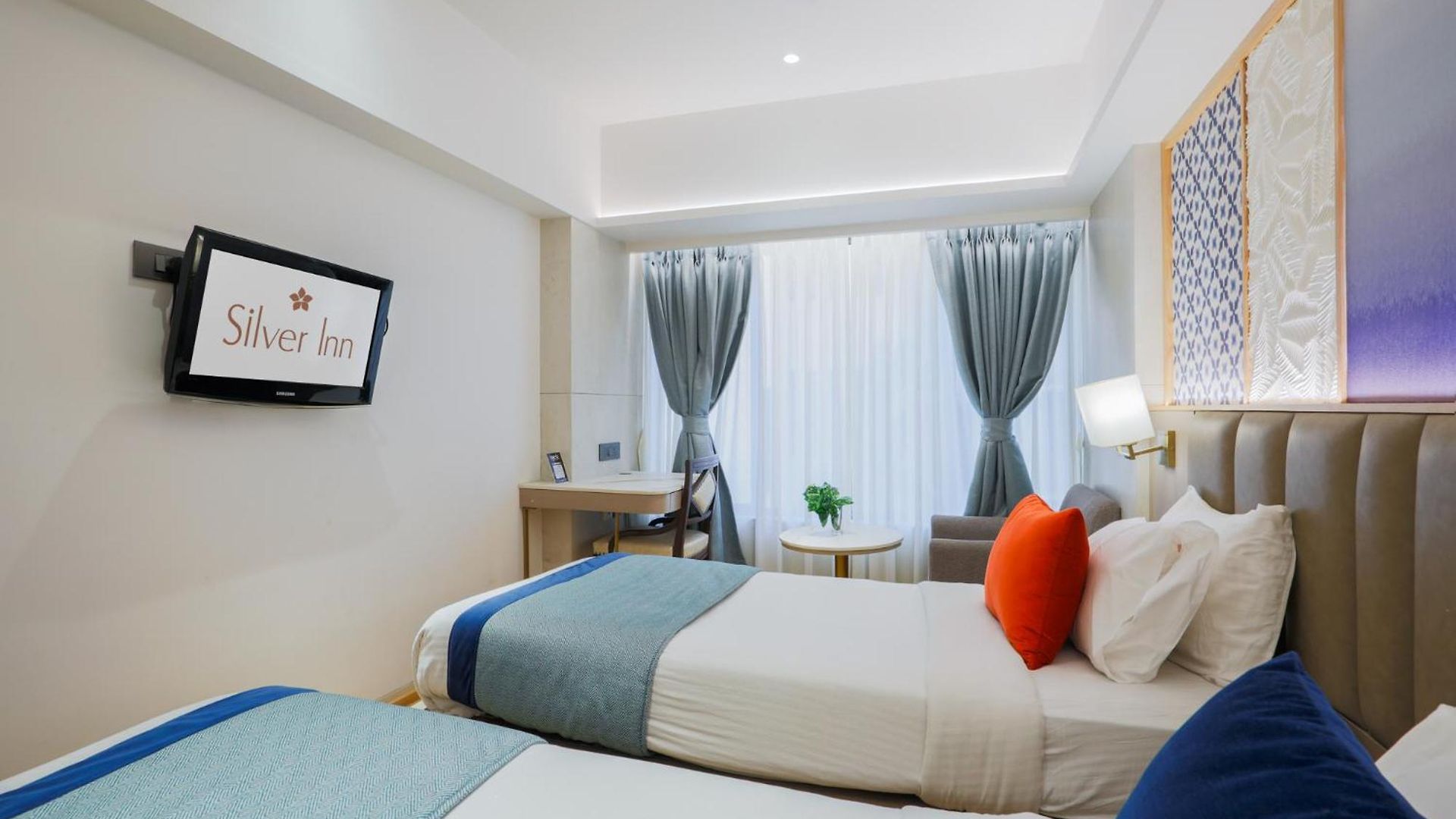 Hotel Silver Near Airport