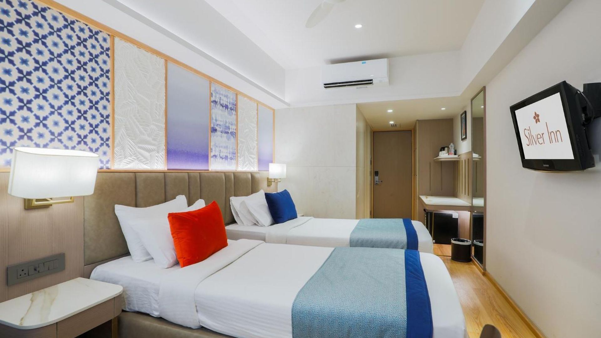 Silver Near Airport Hotel 3*