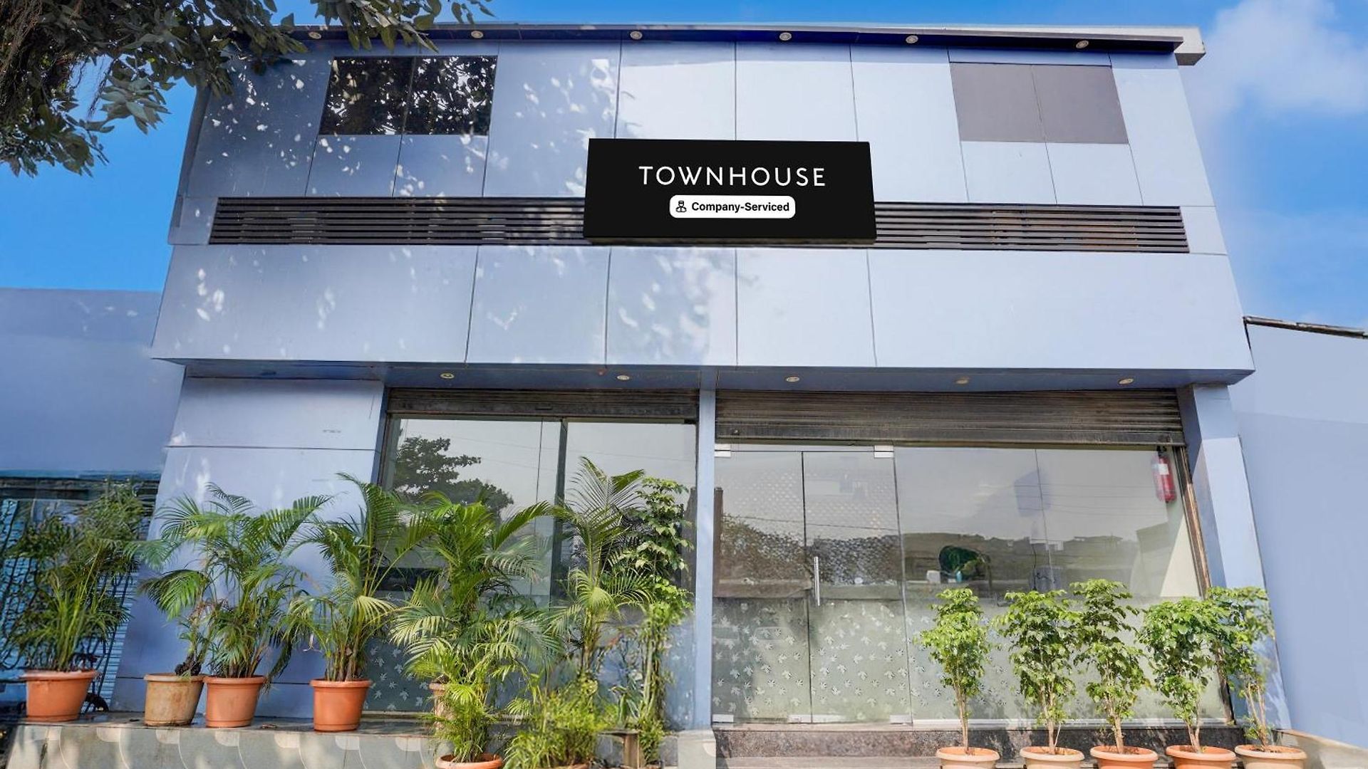 Townhouse Lbs Road Bkc Formerly Royal Palace Hotel