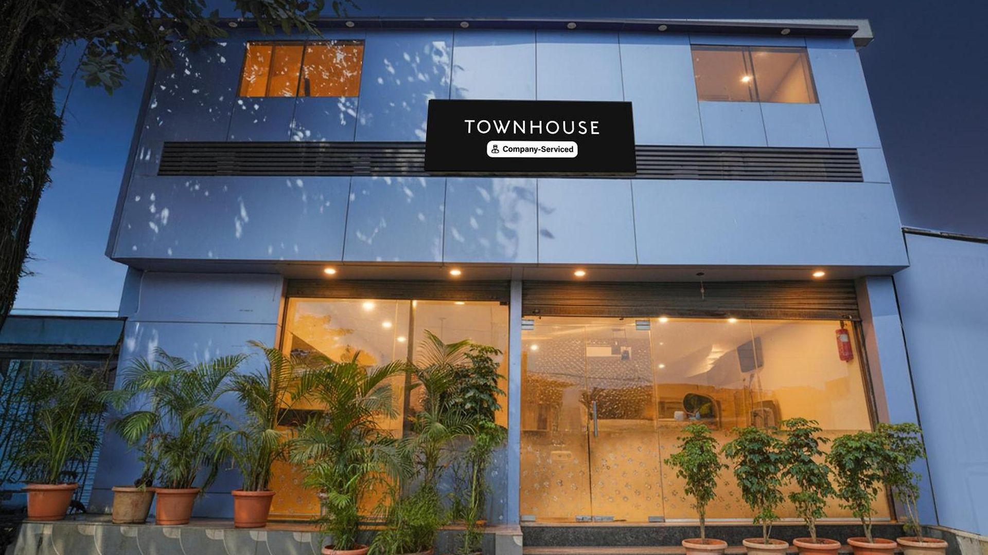 Hotel Townhouse Lbs Road Bkc Formerly Royal Palace Mumbai