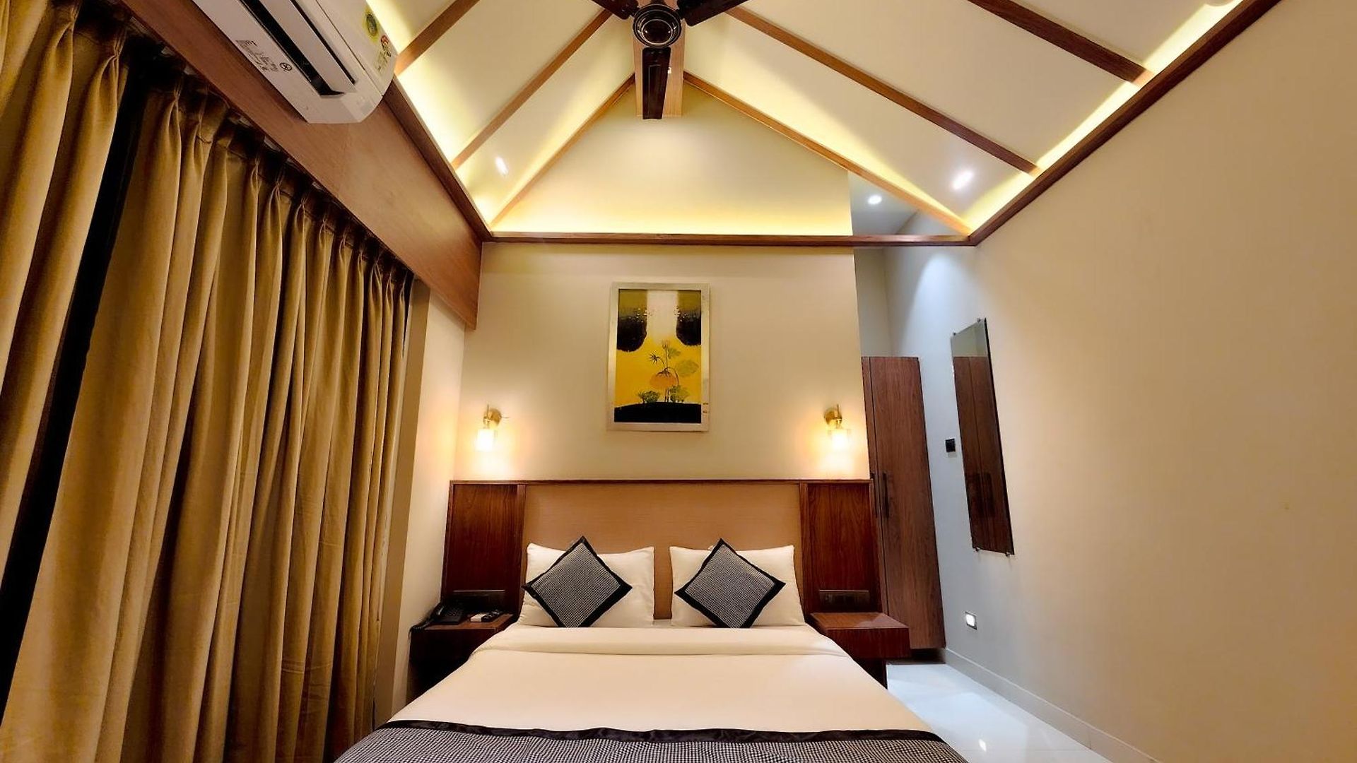 The Falcon - Clare Road 4*