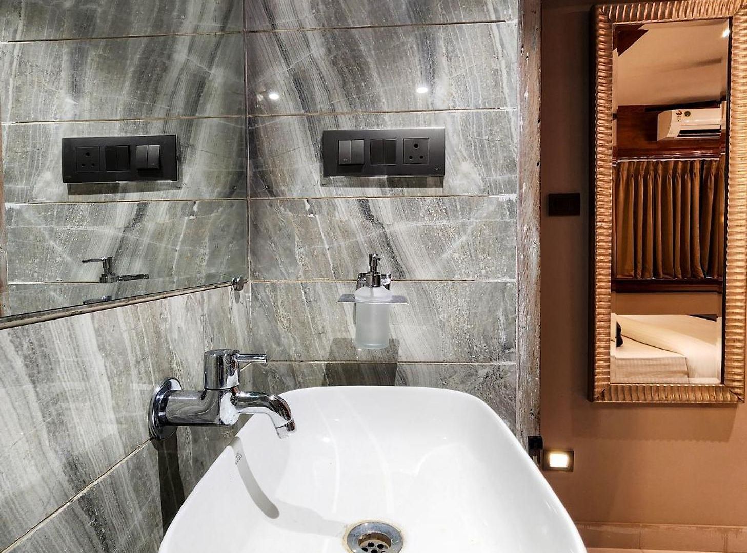 The Falcon - Clare Road Hotel 4*