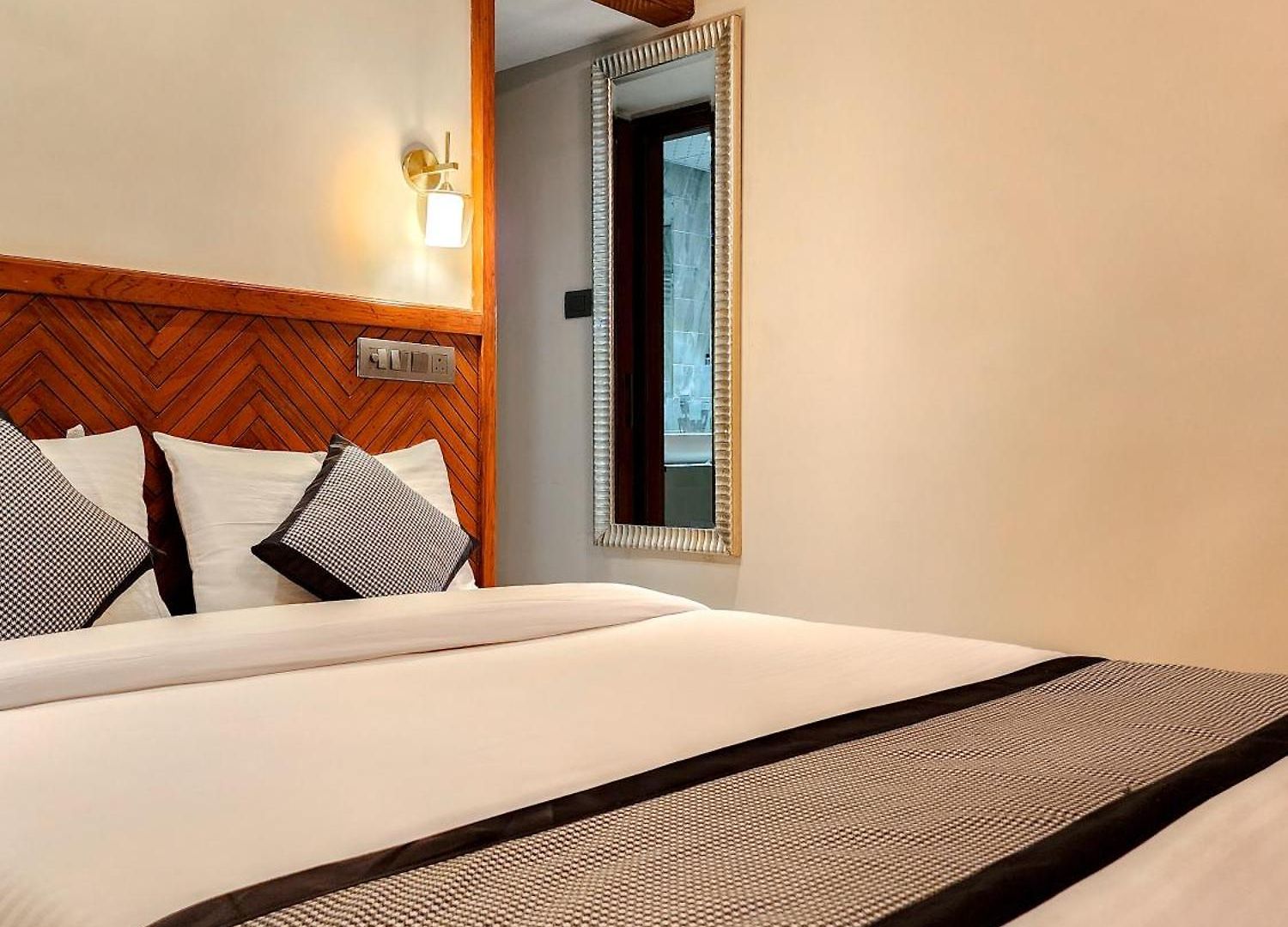 Hotel The Falcon - Clare Road Mumbai