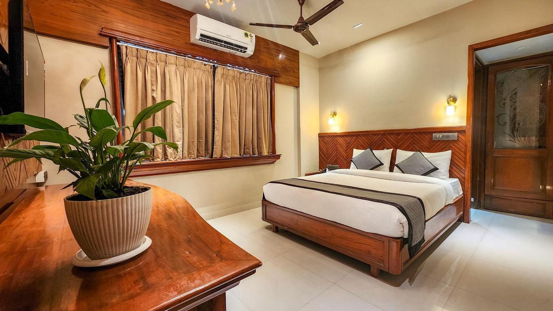 Hotel The Falcon - Clare Road Mumbai