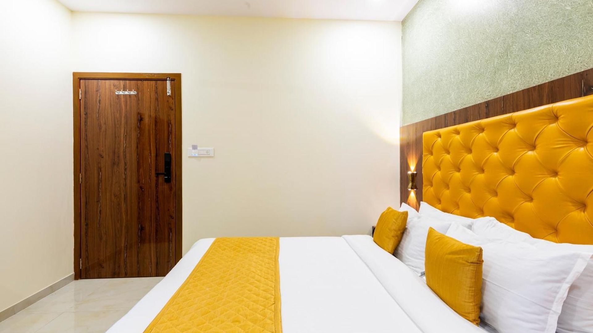 Imperial Near Haji Ali Hotel 3*