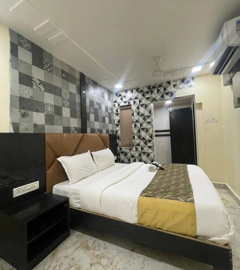 Parle Executive Near Nanavati Hospital - Hotel Mumbai