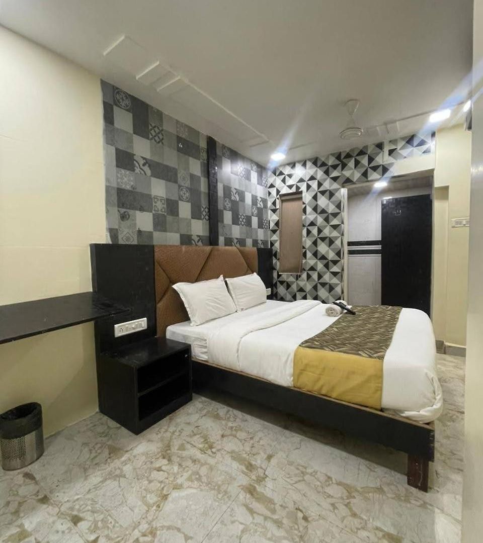 Hotel Parle Executive Near Nanavati Hospital -