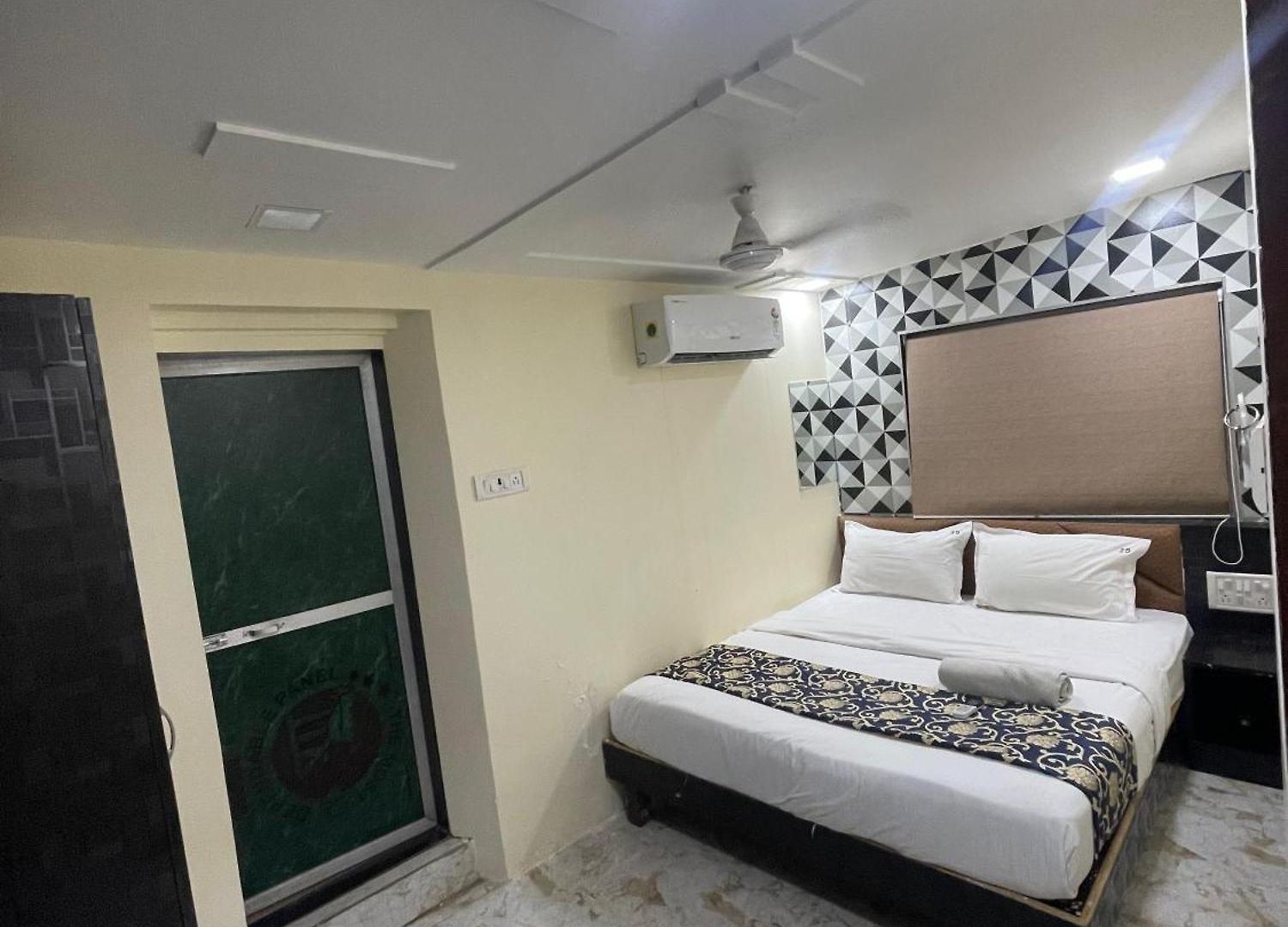 Parle Executive Near Nanavati Hospital -