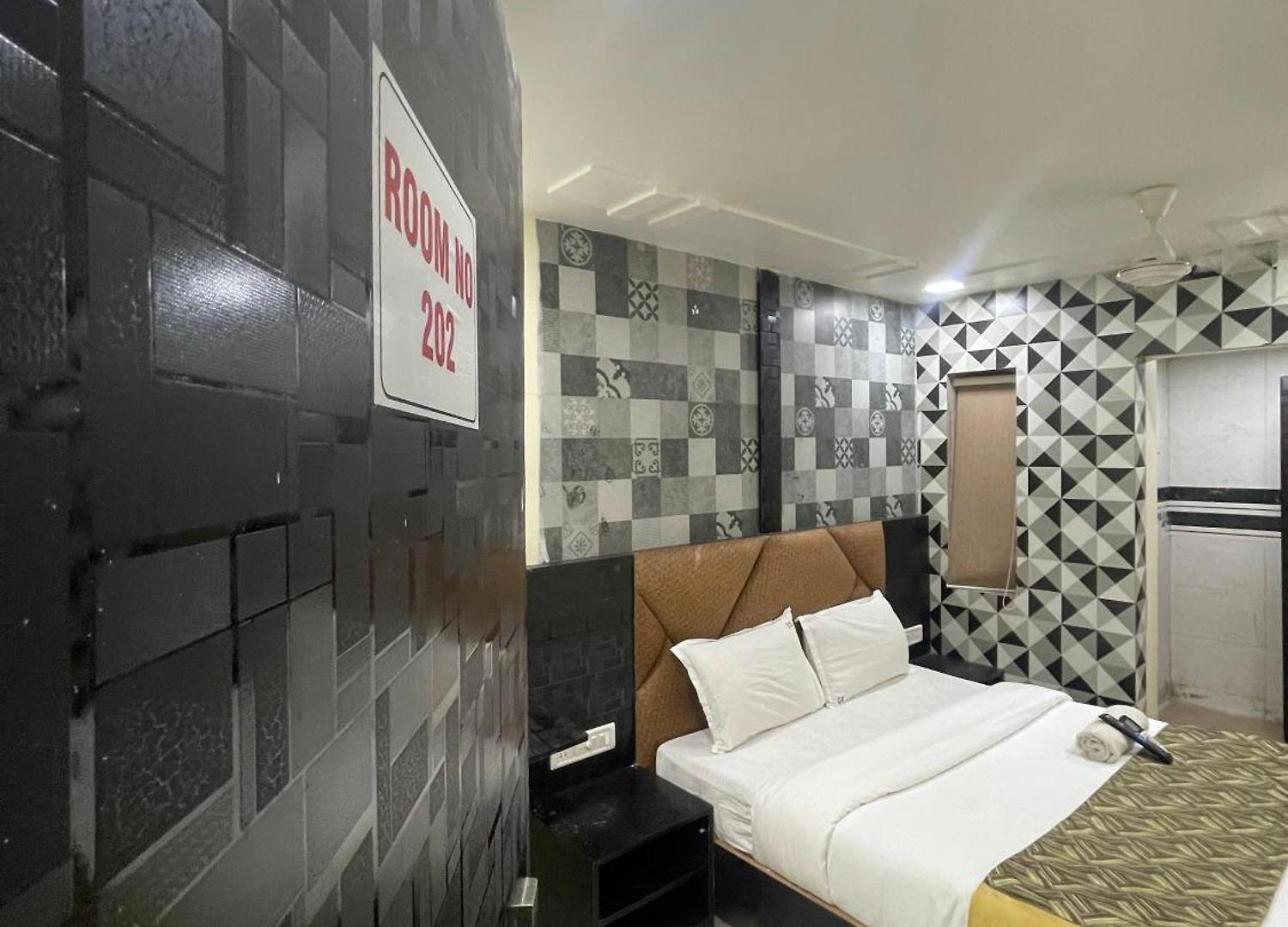 Parle Executive Near Nanavati Hospital -