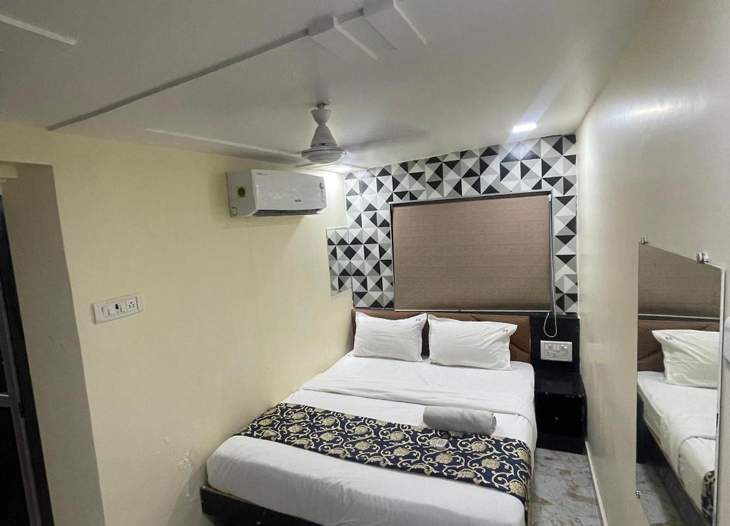 Hotel Parle Executive Near Nanavati Hospital - Mumbai
