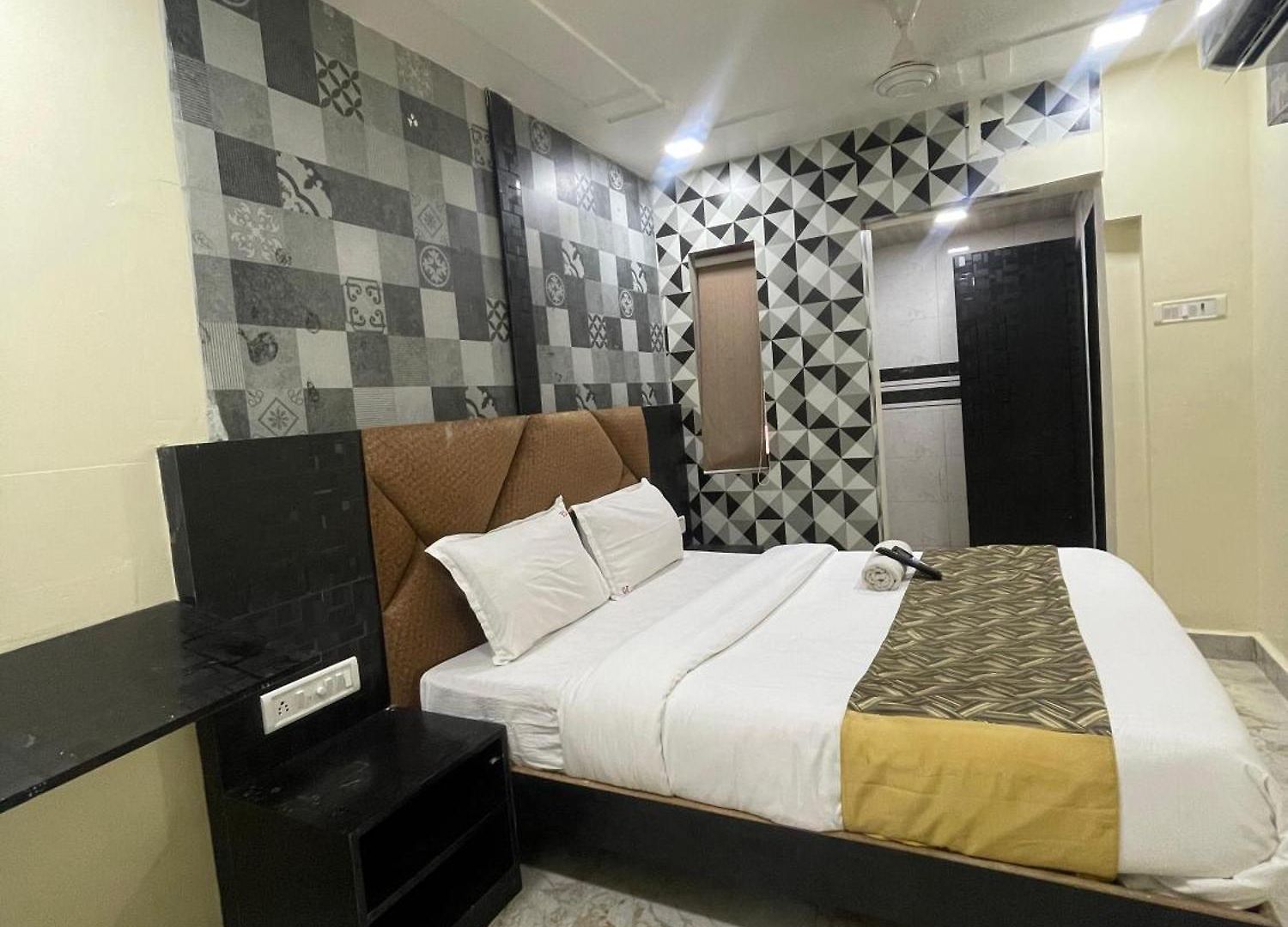 Parle Executive Near Nanavati Hospital -
