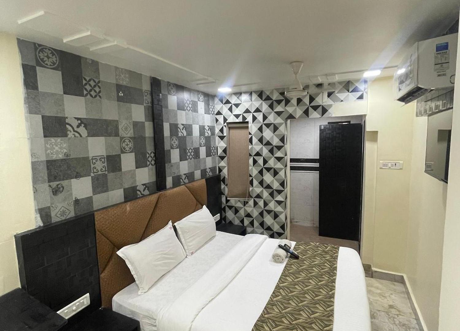 Parle Executive Near Nanavati Hospital - Mumbai