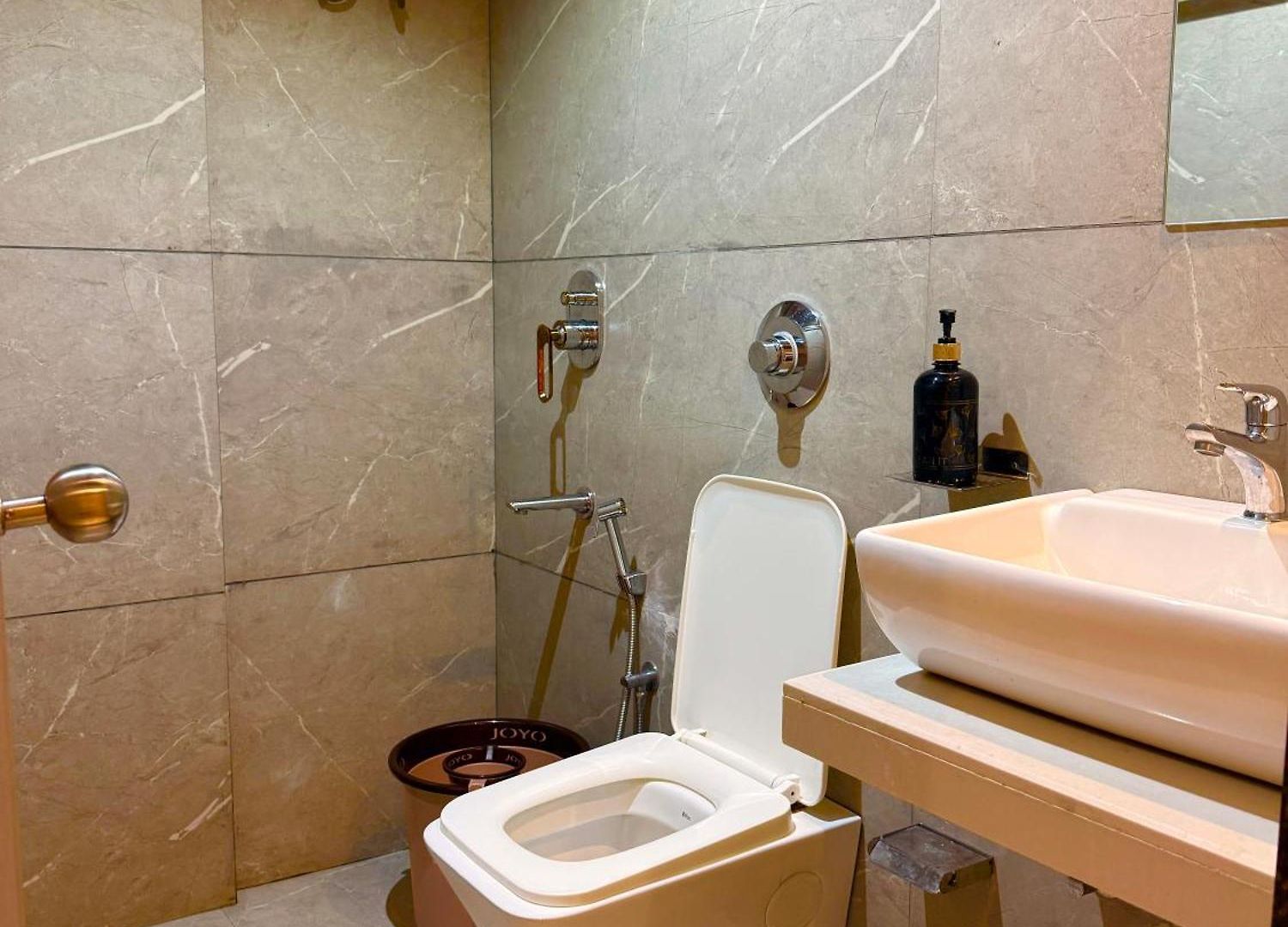 Hotel Kurla 2*