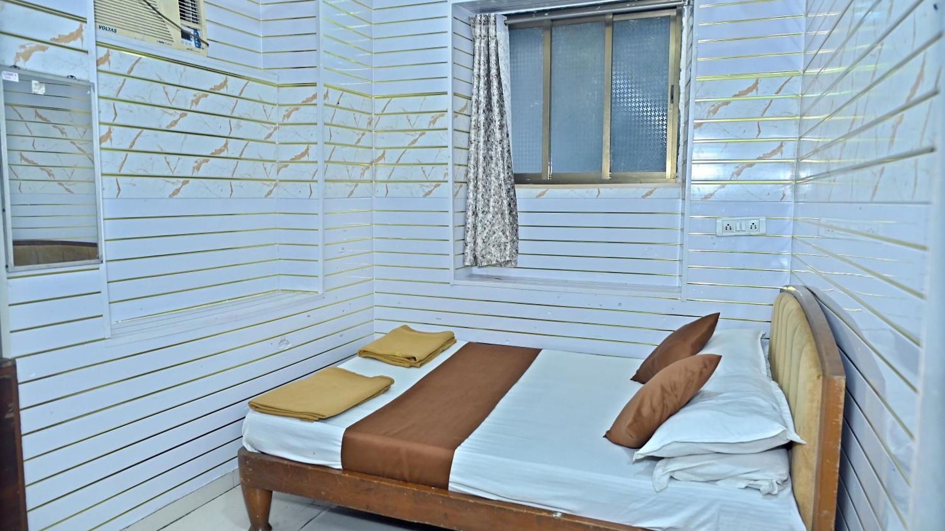 New Ajmeri Hotel