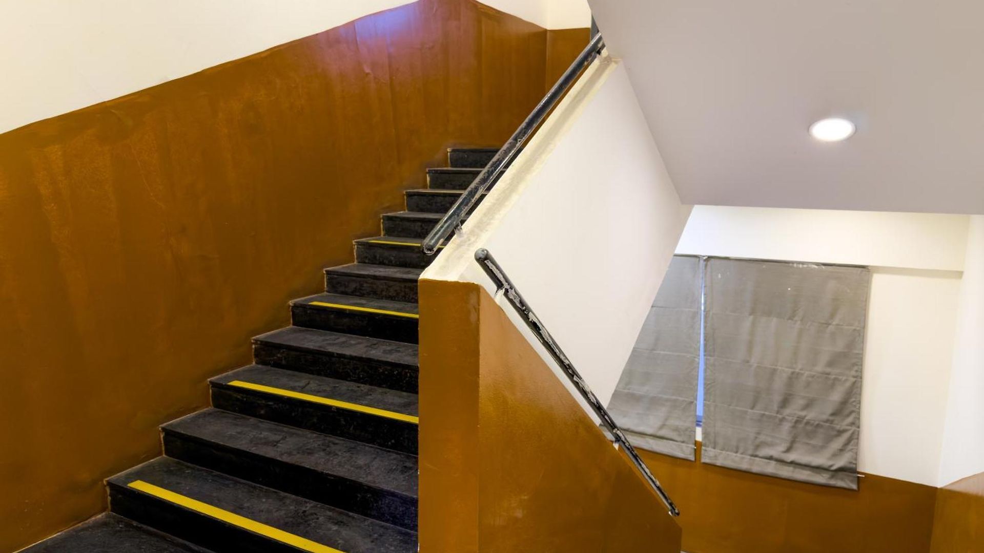 Avenue Hotel 3*