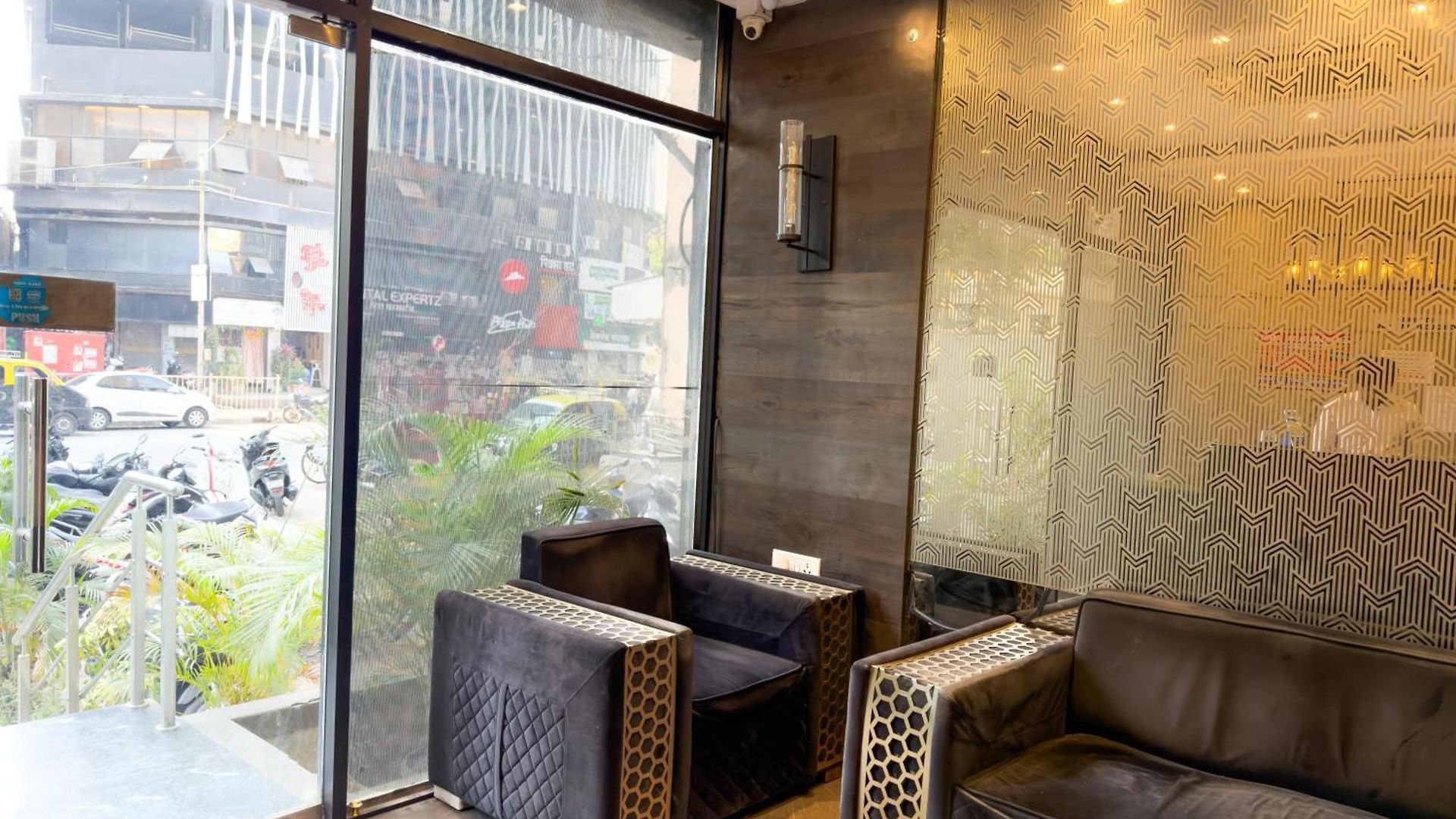 Avenue Hotel