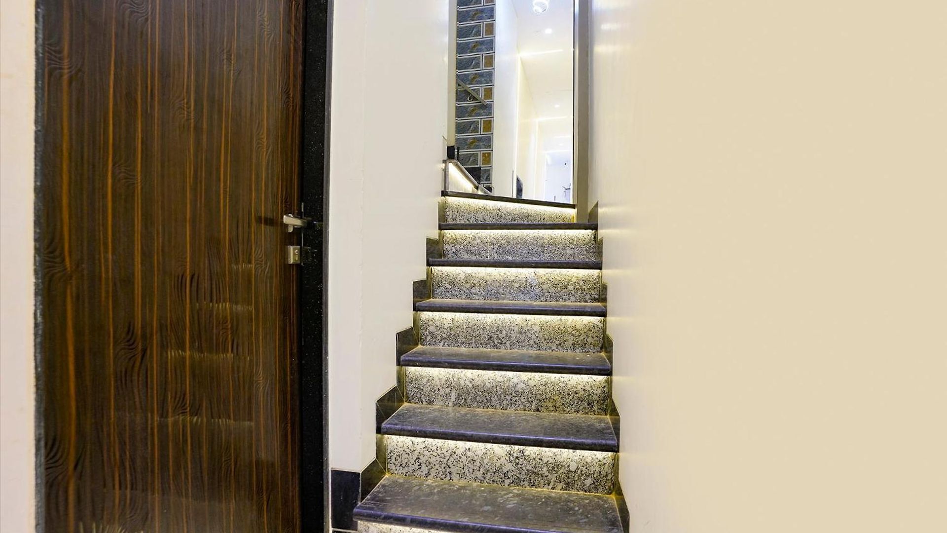 Hotel Rose Near Airport 3*