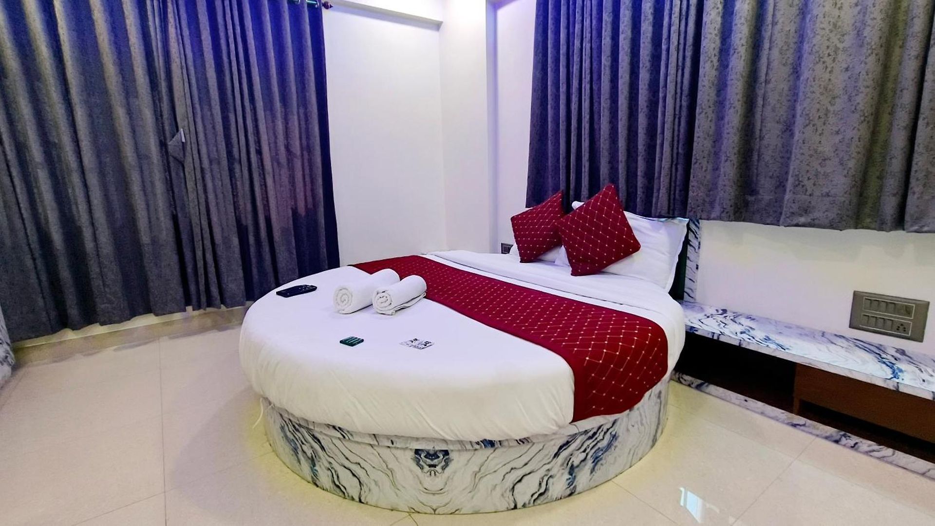 Hotel Edition Blue Mumbai