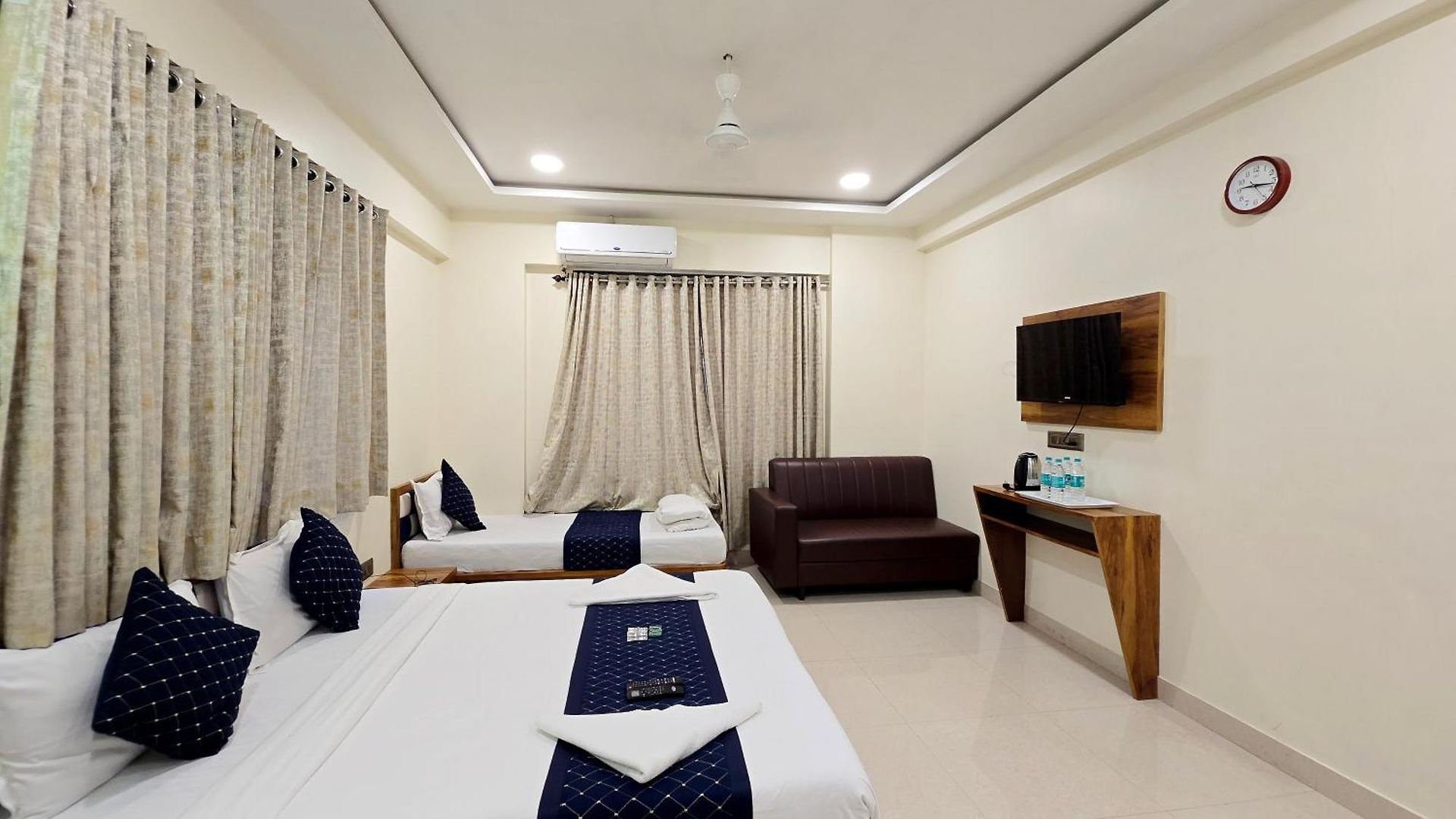Hotel Smooth Checkin By Edition Blue - Mumbai