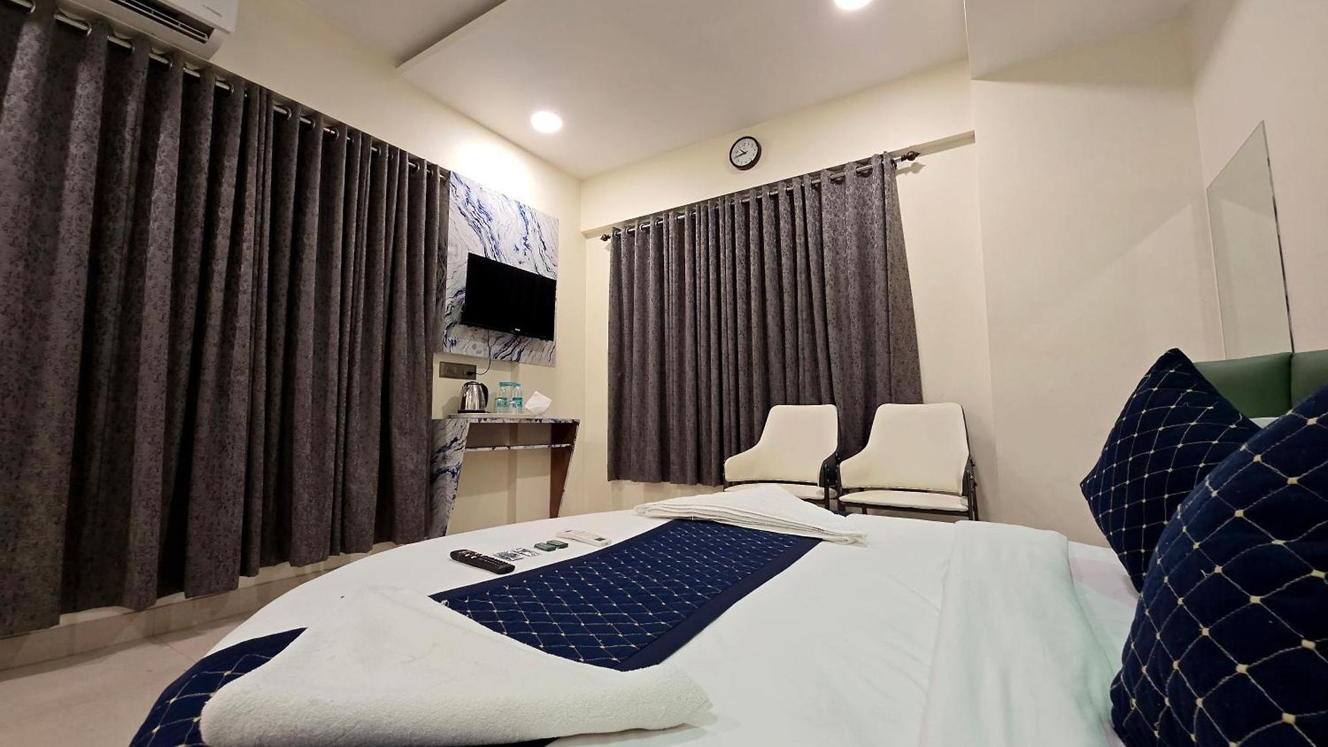 Hotel Smooth Checkin By Edition Blue - Mumbai