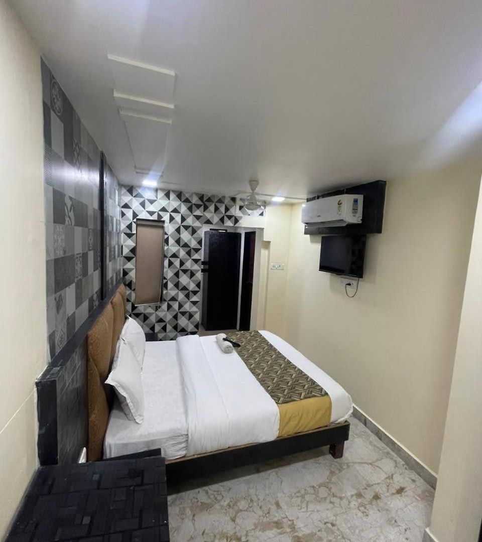 Amber Empire Parle Near Domestic Airport Hotel 2*