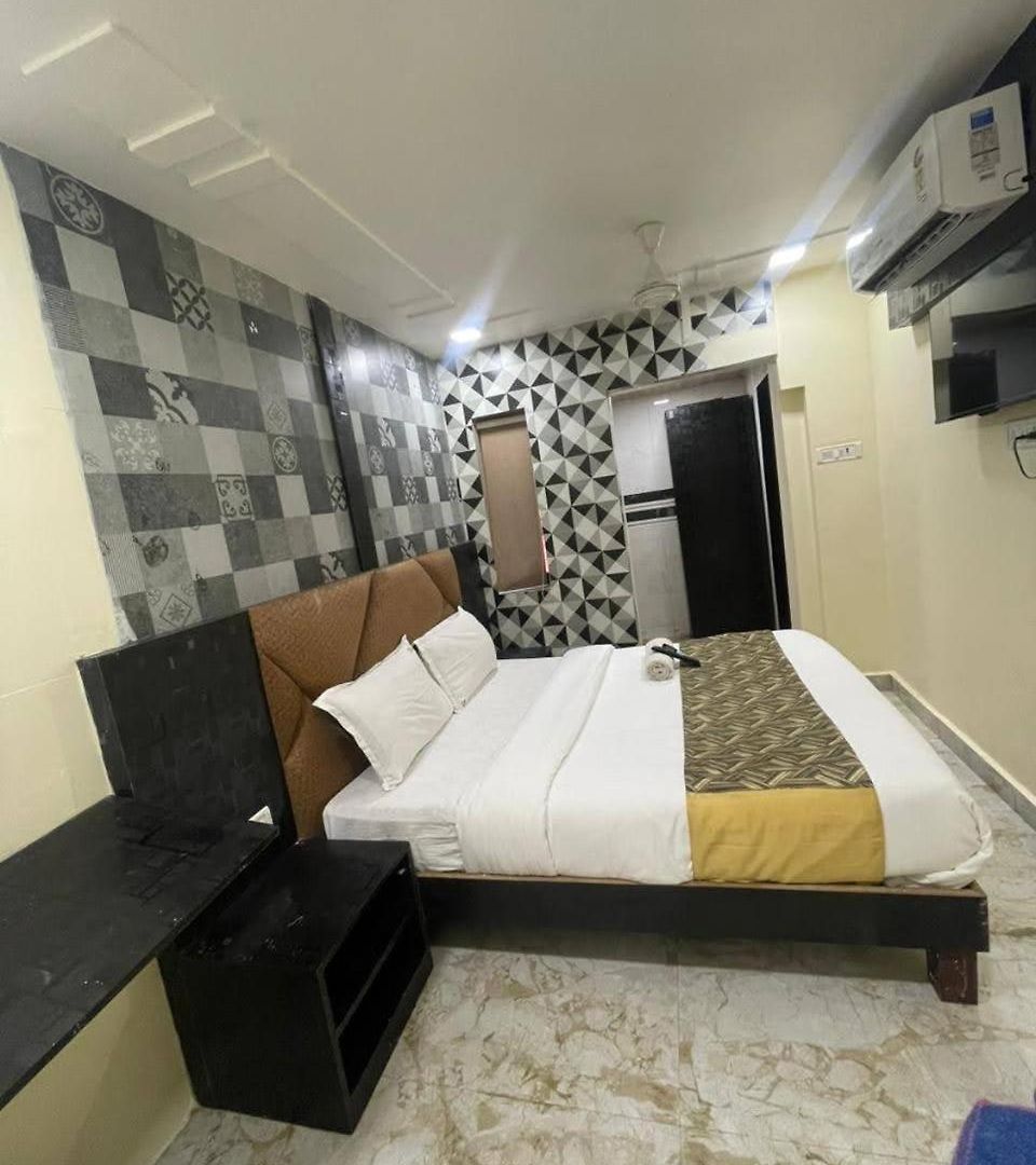 Amber Empire Parle Near Domestic Airport Hotel
