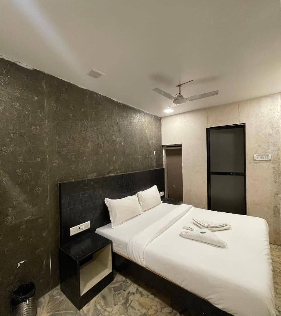 Amber Empire Parle Near Domestic Airport Hotel