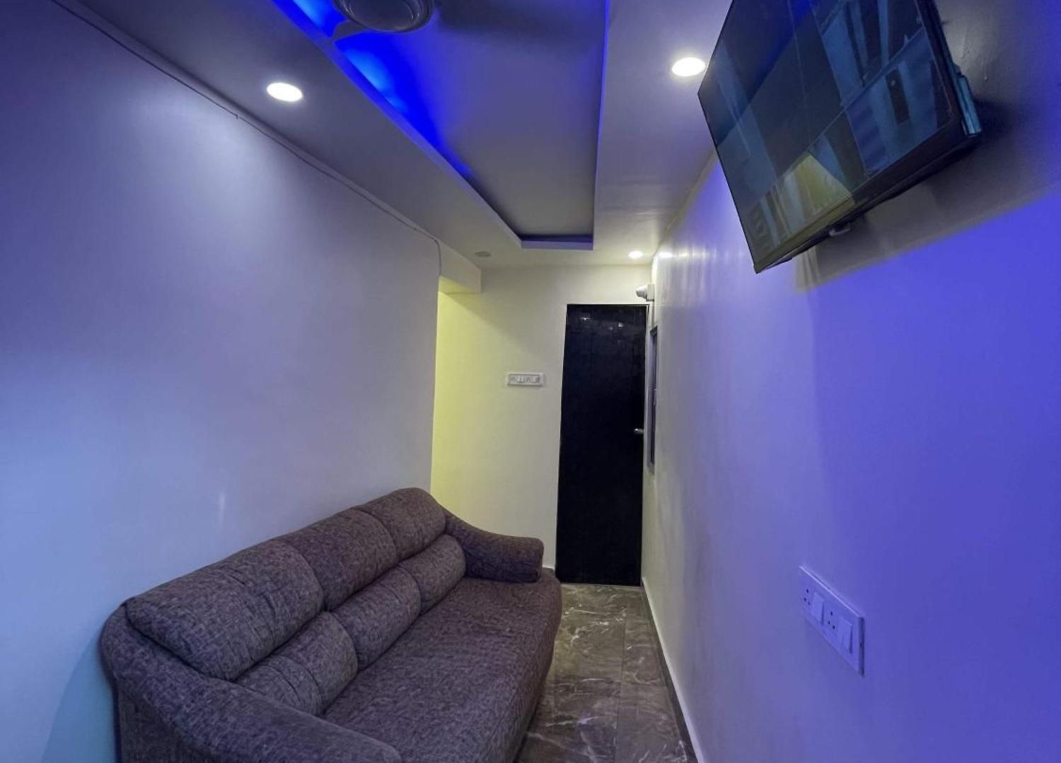 Hotel Amber Empire Parle Near Domestic Airport 2*