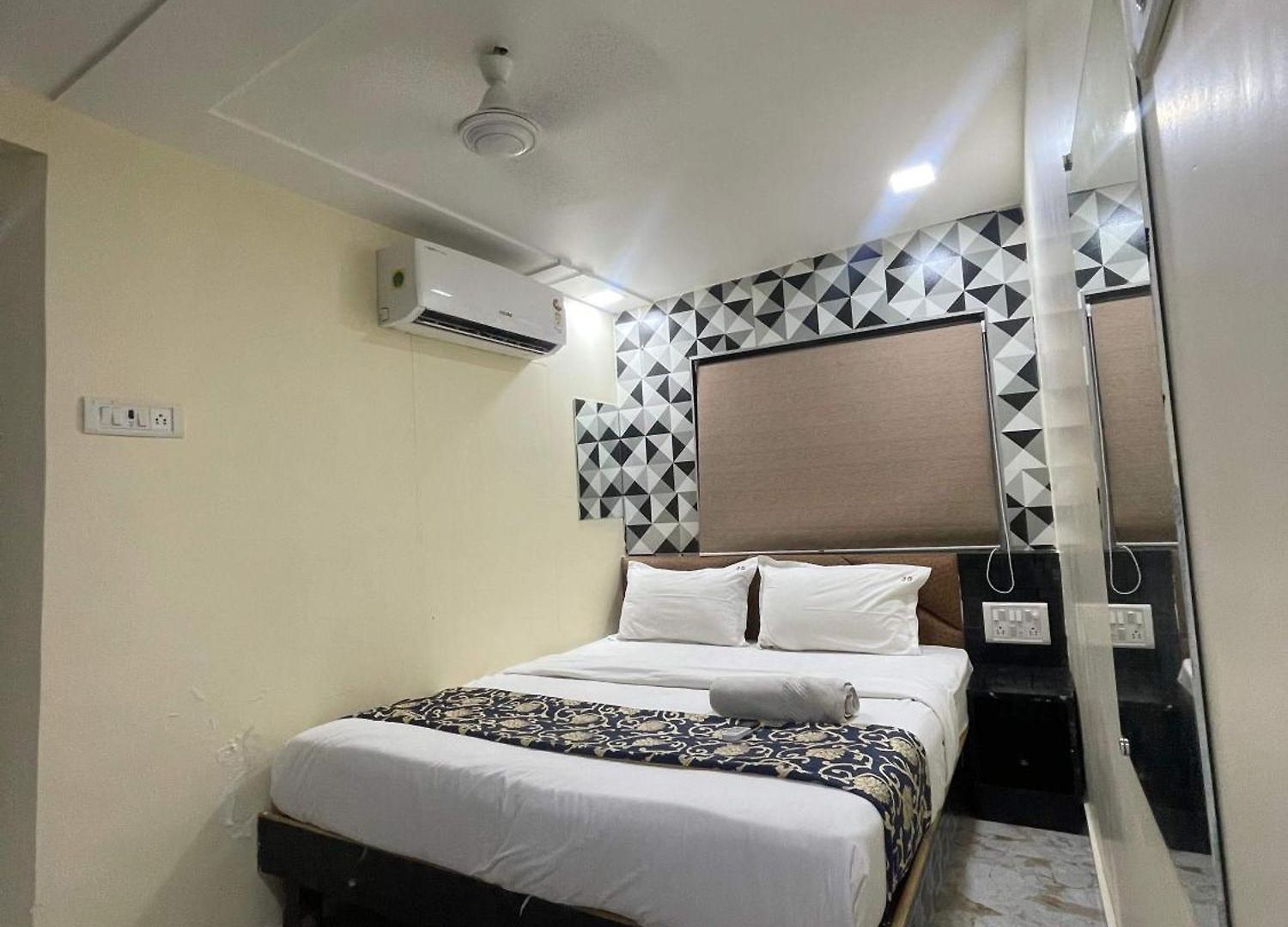 Hotel Amber Empire Parle Near Domestic Airport Mumbai