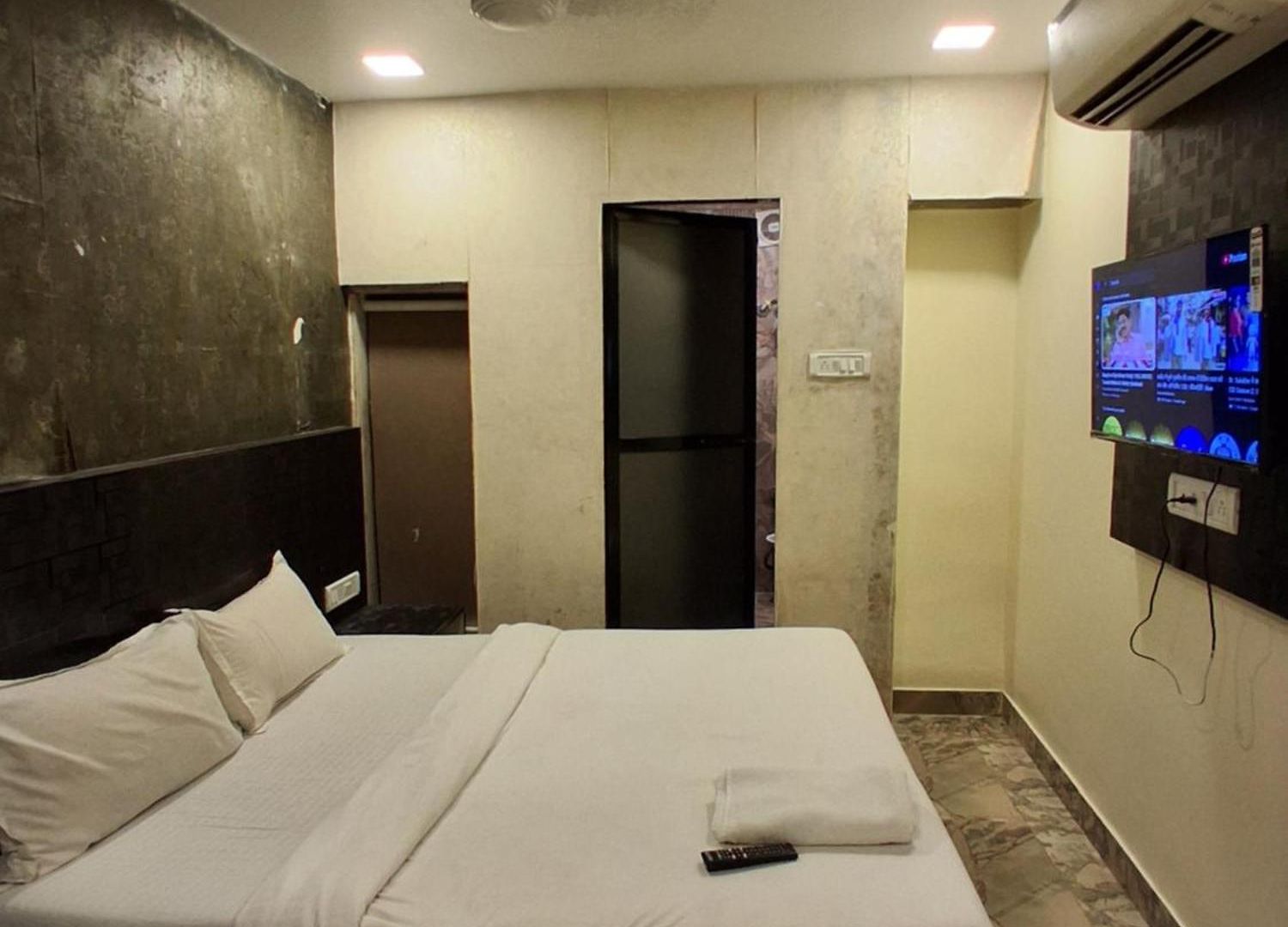 Amber Empire Parle Near Domestic Airport Hotel