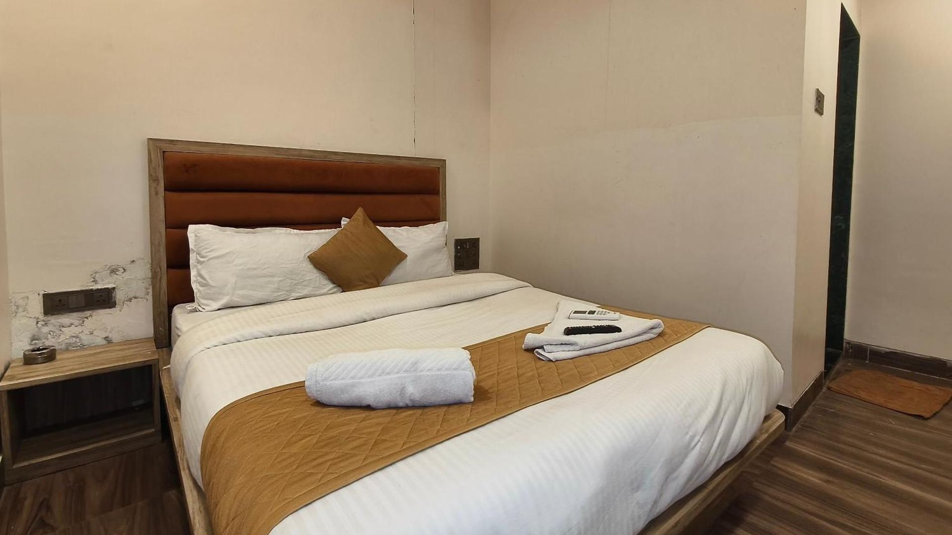 Fabhotel Pride Suitz Hotel