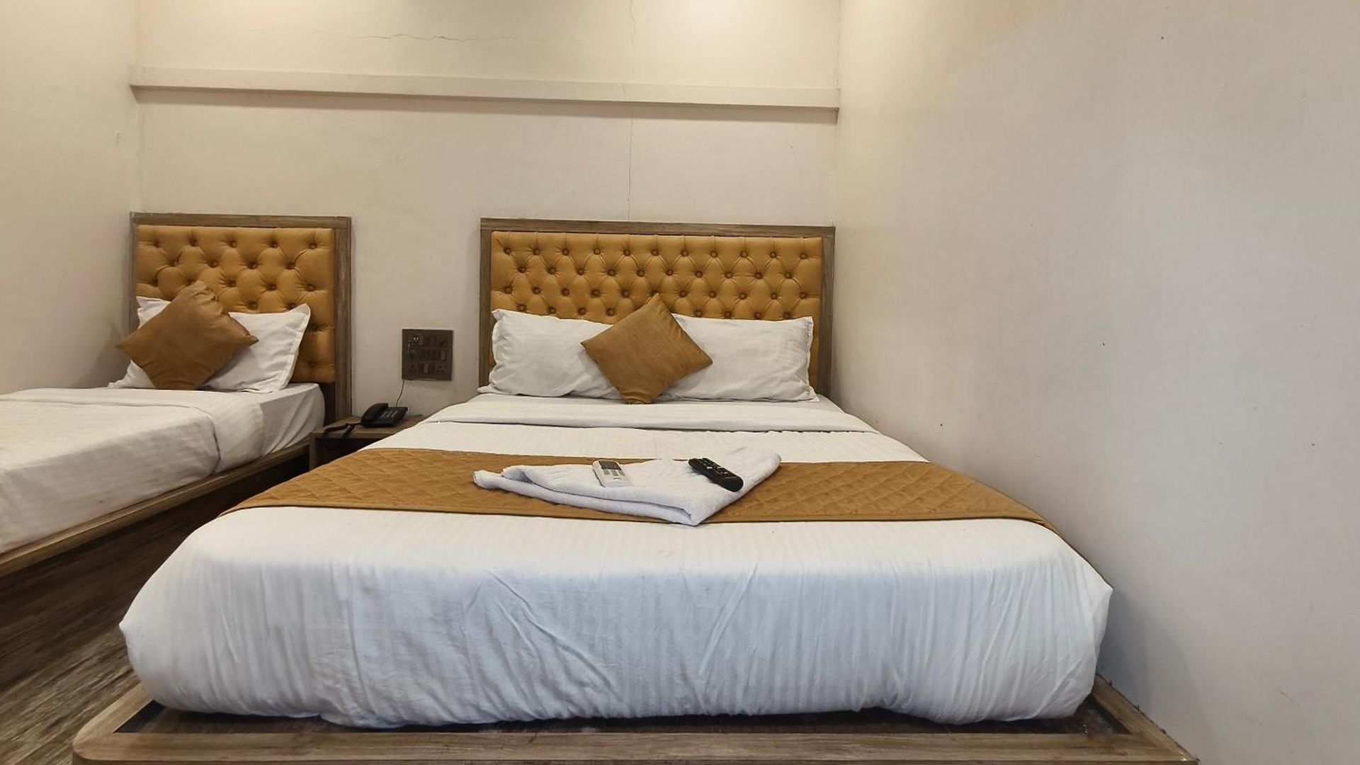 Hotel Fabhotel Pride Suitz
