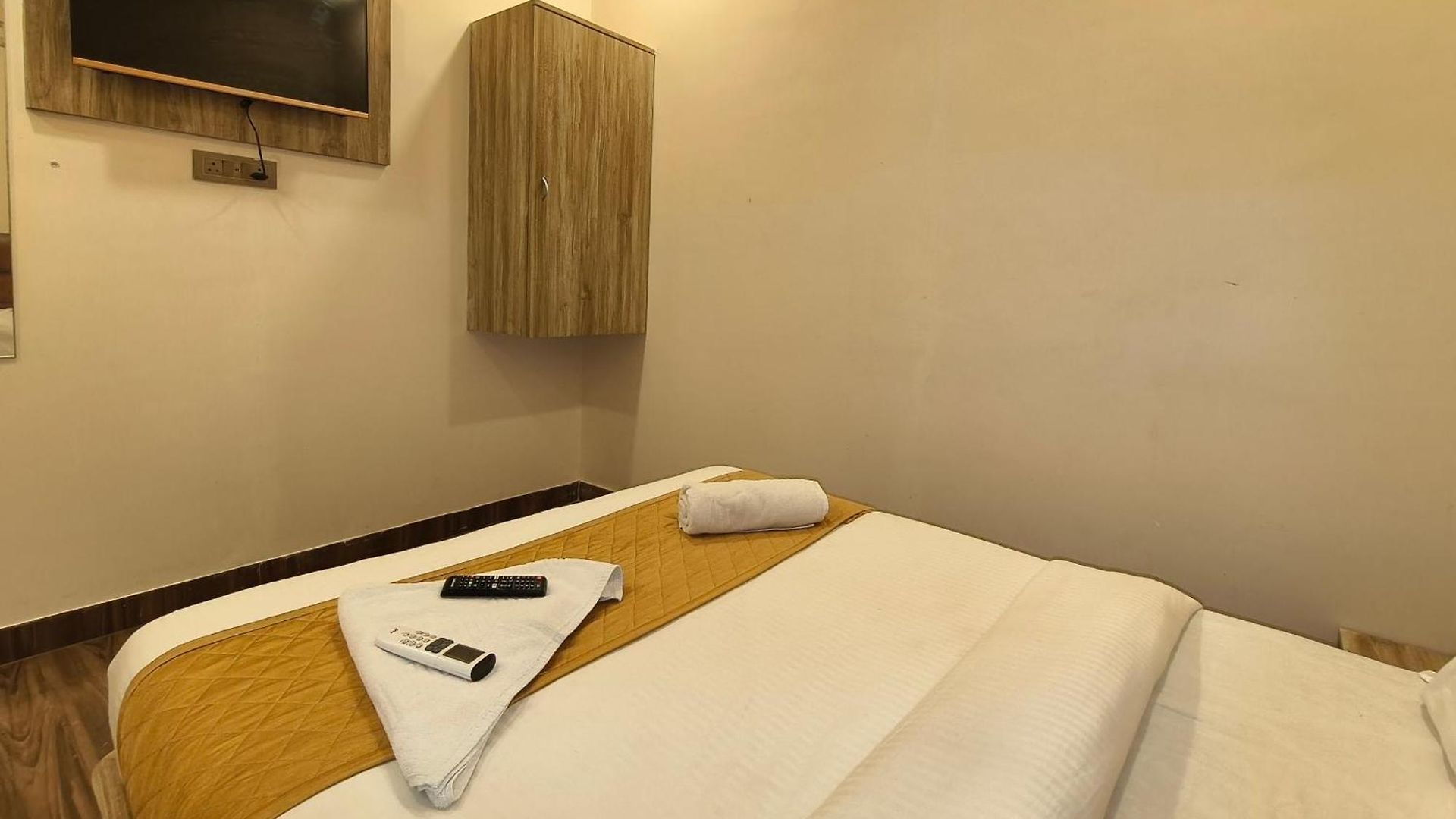 Fabhotel Pride Suitz