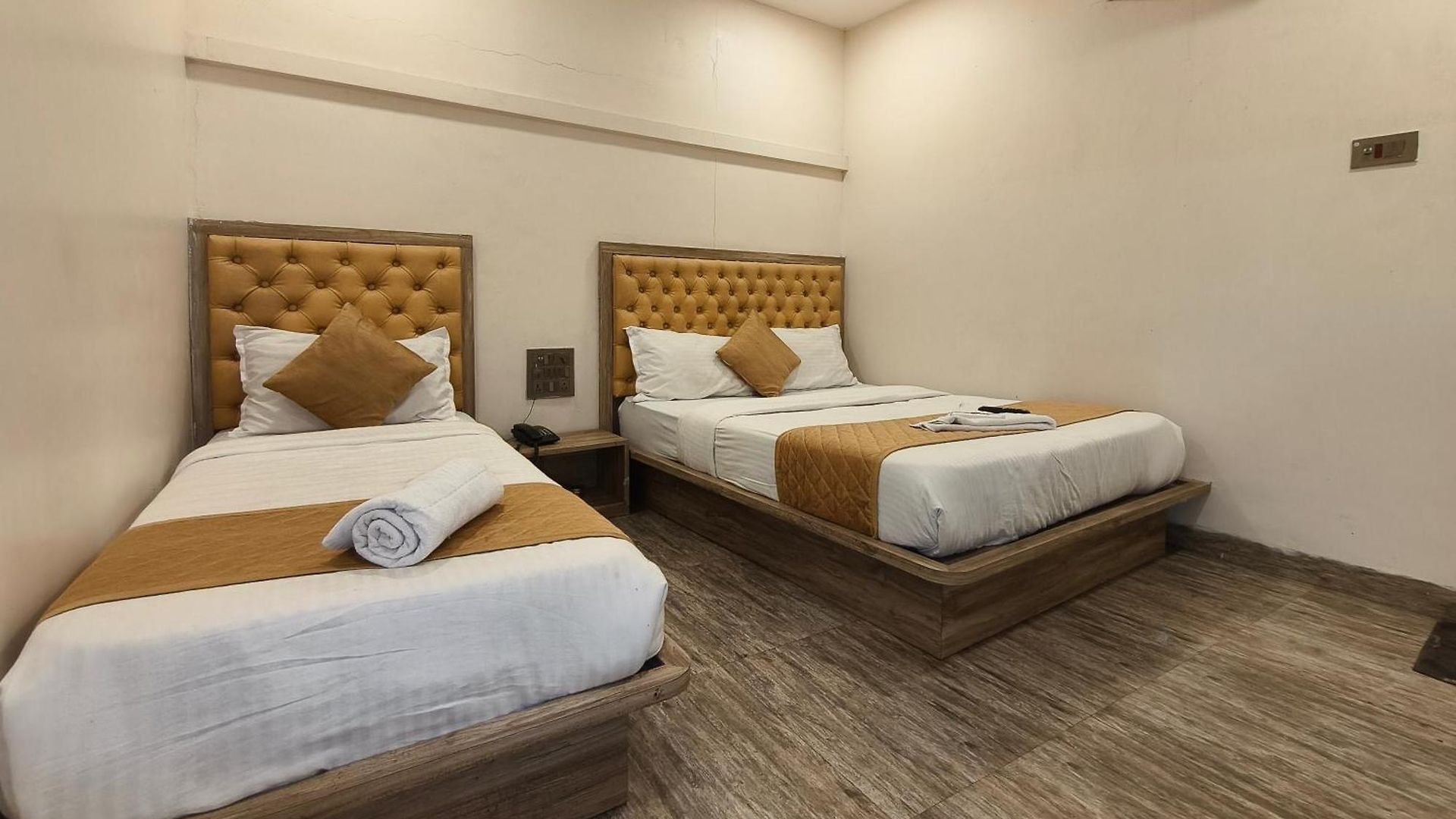 Fabhotel Pride Suitz