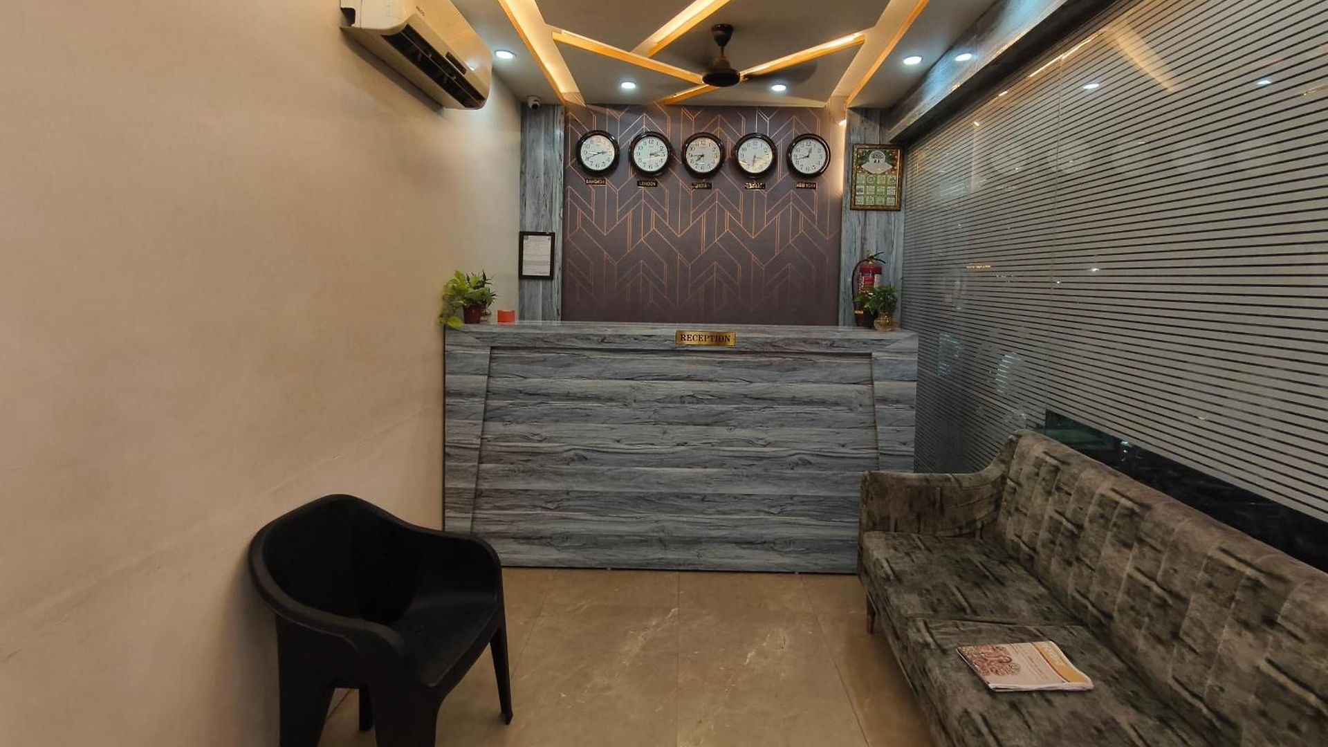 Fabhotel Pride Suitz