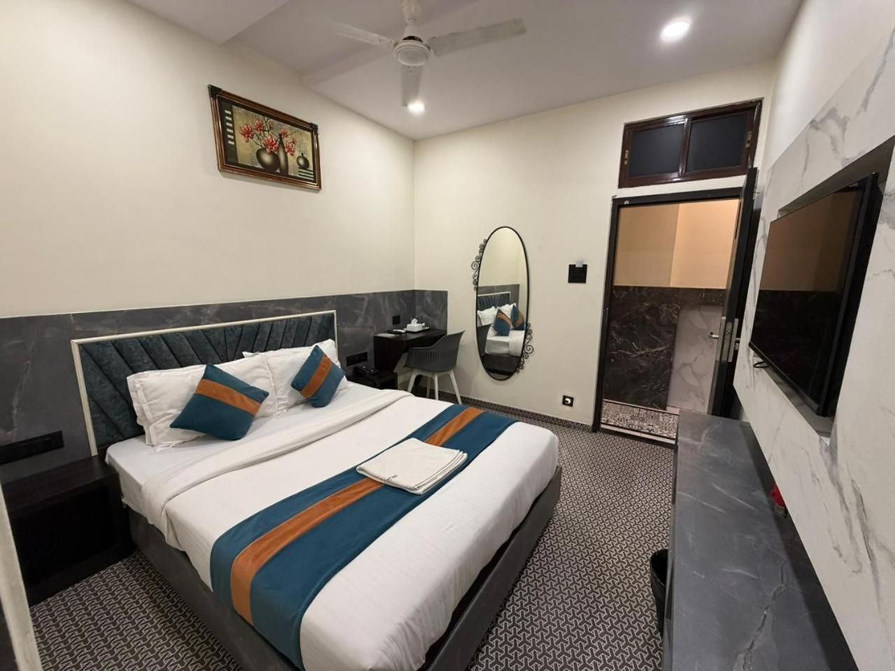 Diamond - Lokhanwala Andheri