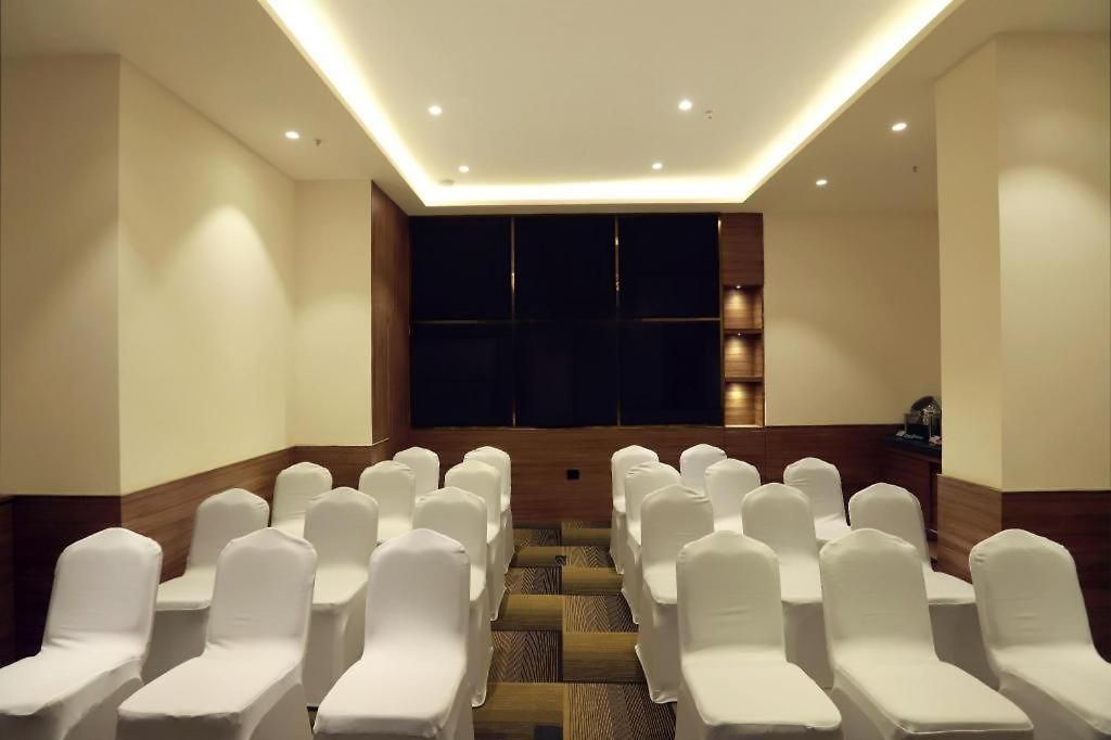 Hotel Aralia A Business Hotel, Midc 3*