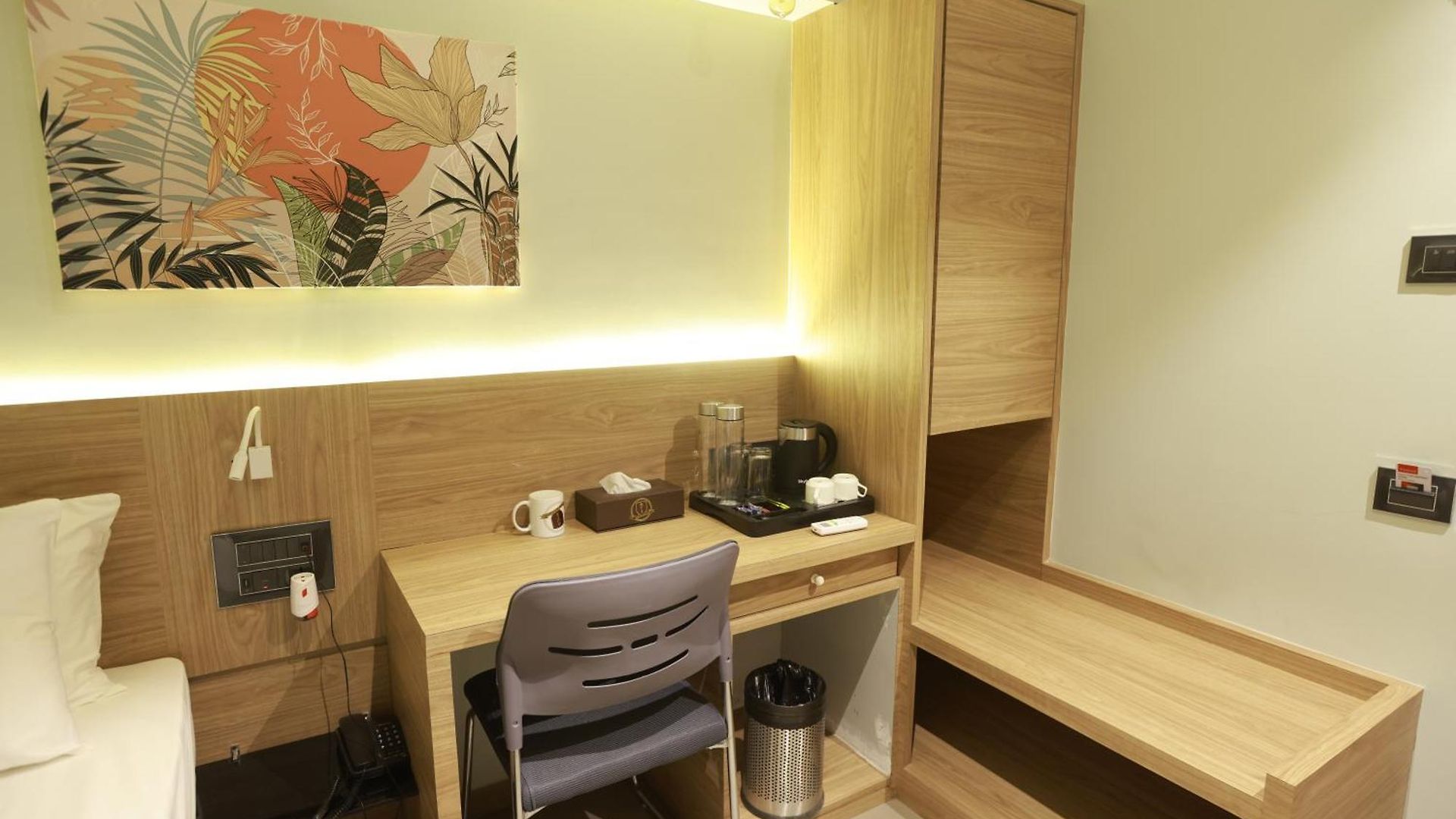The Bohoo 99 Nr International Airport 3*