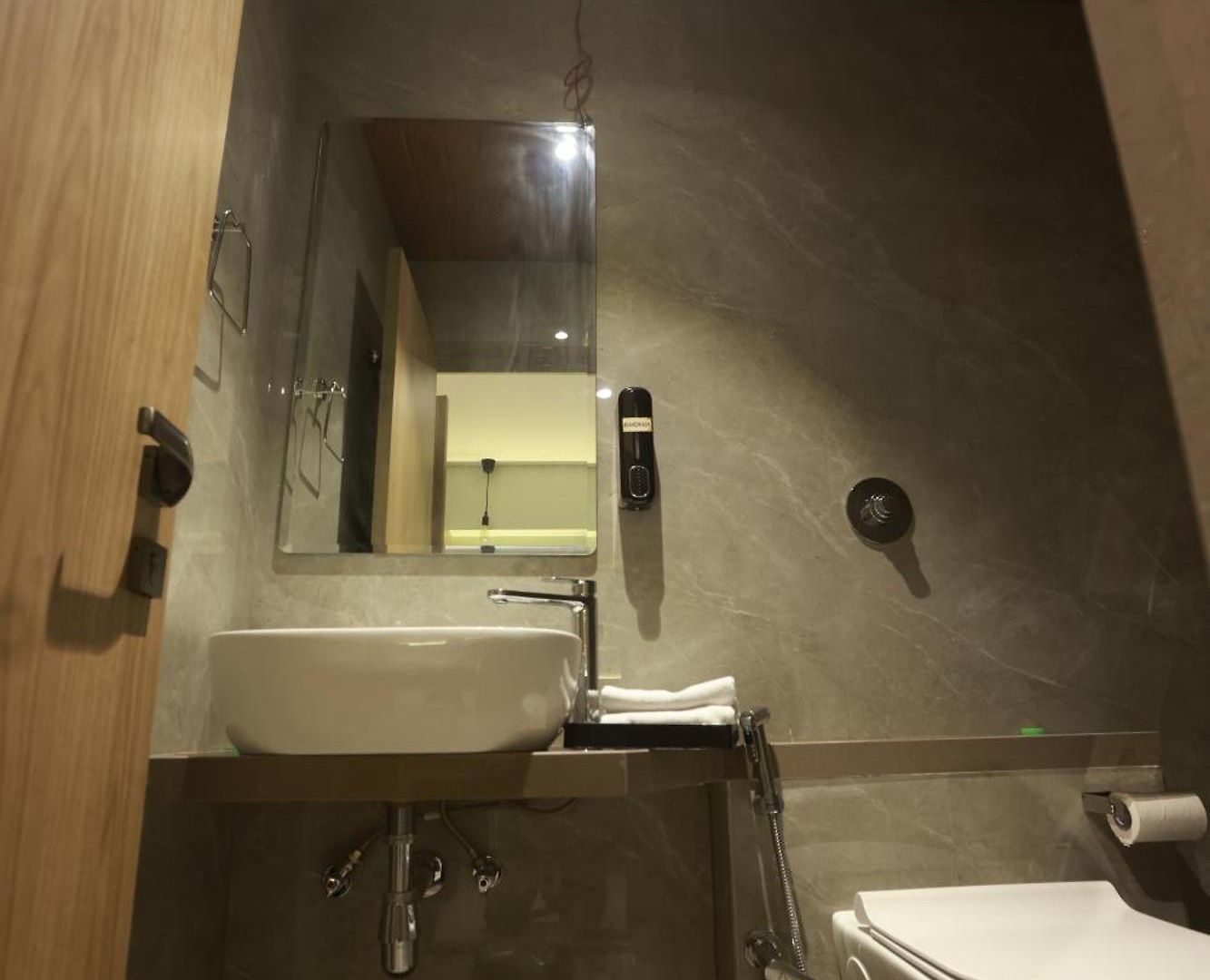 The Bohoo 99 Nr International Airport Hotel Mumbai