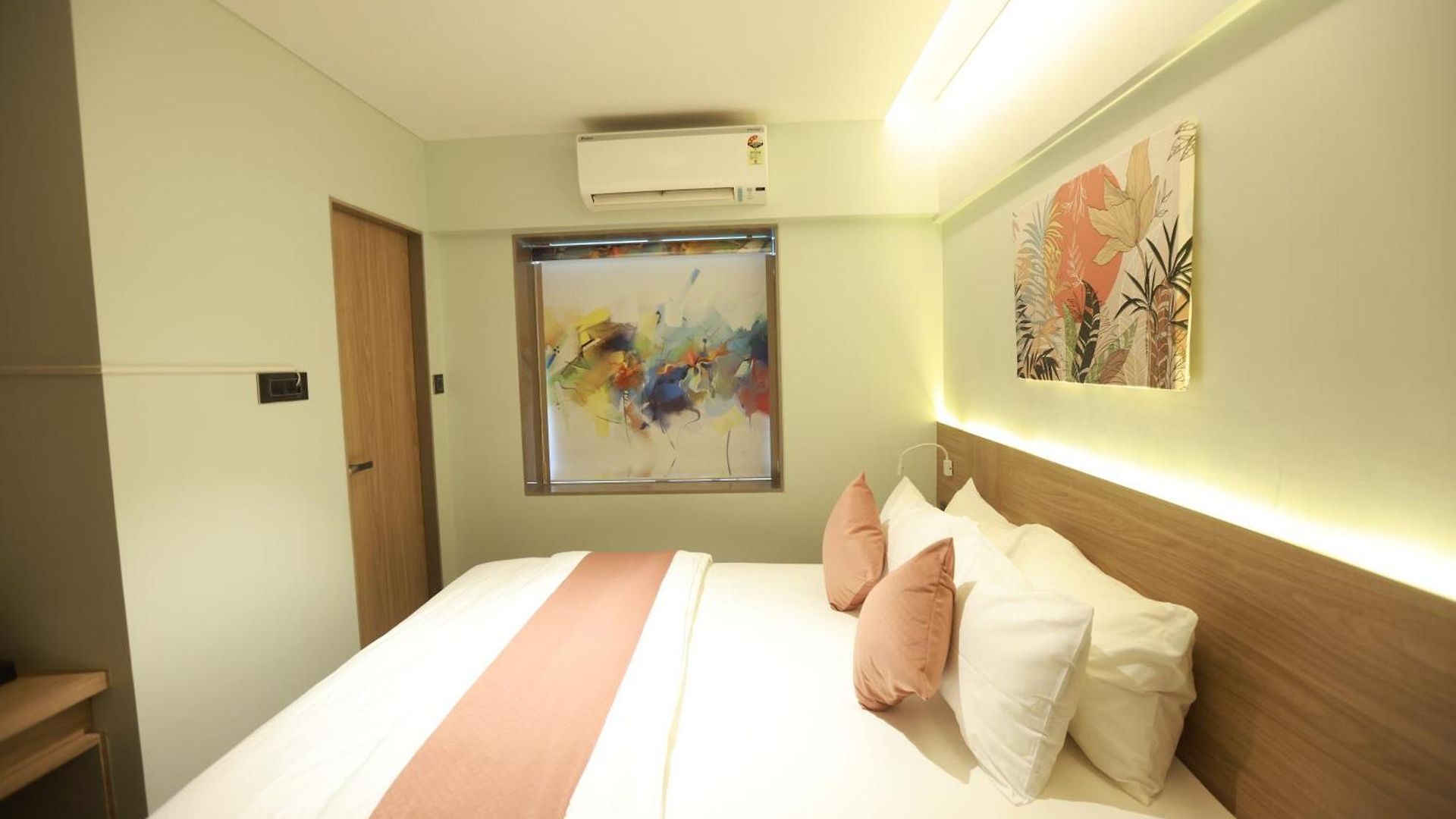 The Bohoo 99 Nr International Airport 3*