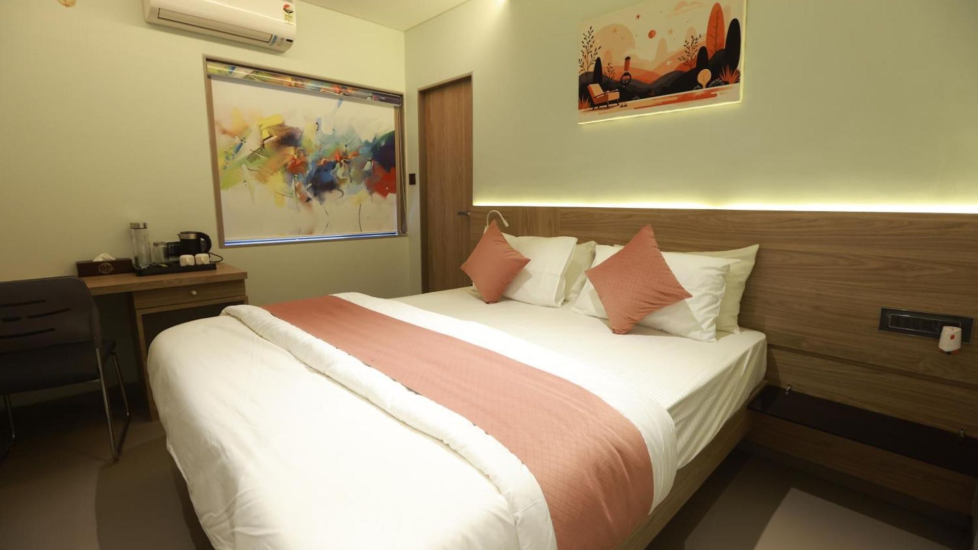 Hotel The Bohoo 99 Nr International Airport Mumbai