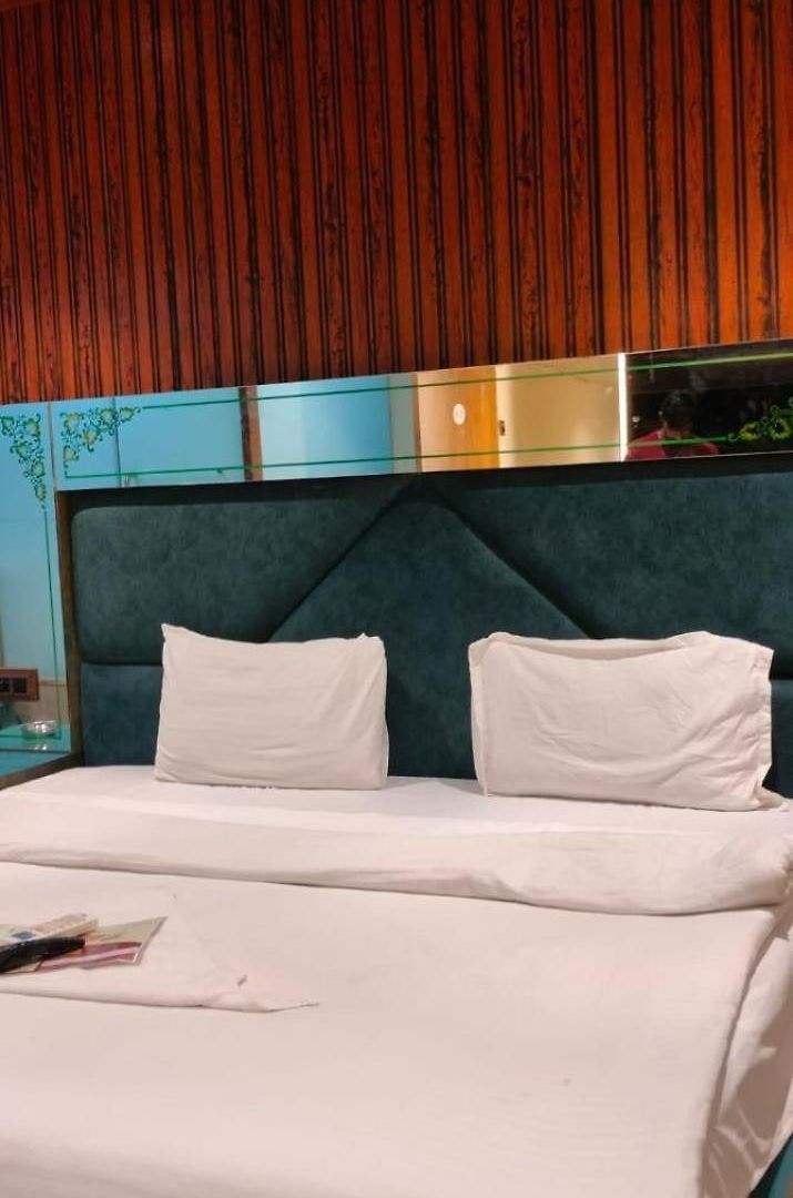 Versova Hotel